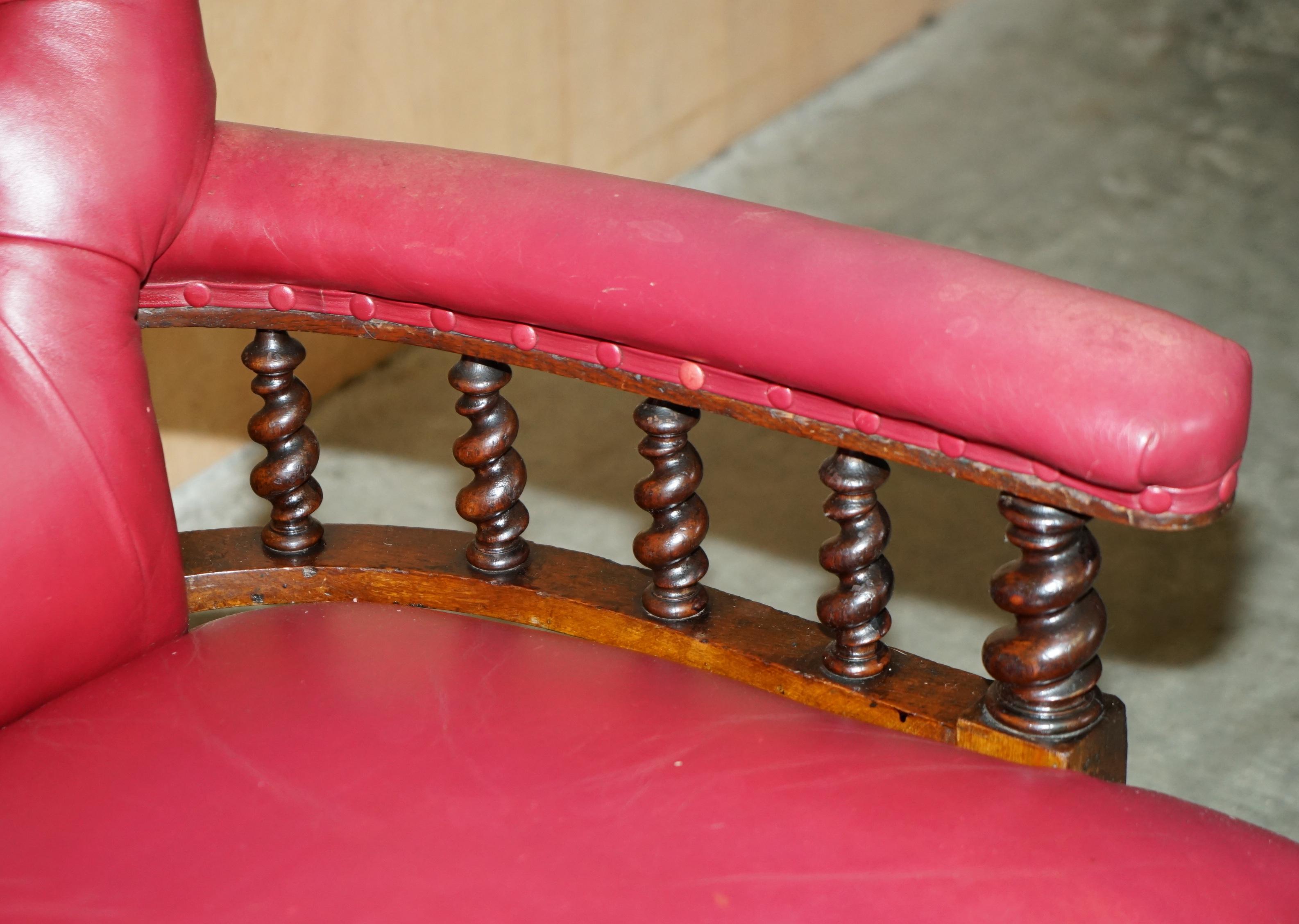 Cuir FAUTEUIL WILLIAM IV 1830 CHESTERFIELD TUFTED BARLEY TWIST FRAME LEATHER ARMCHAIR en vente