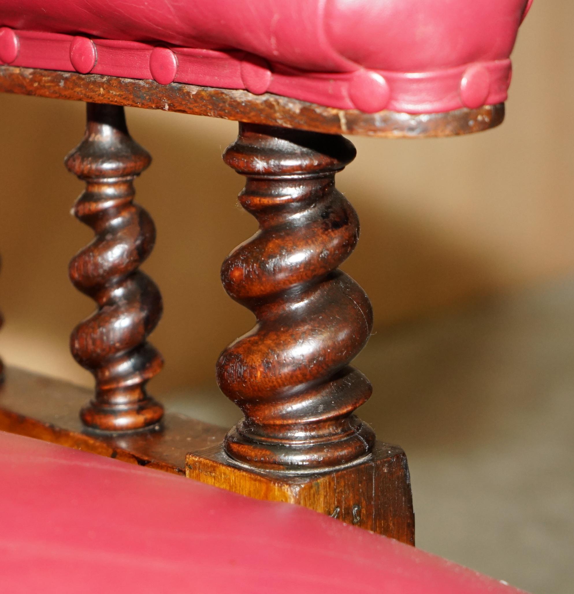 FAUTEUIL WILLIAM IV 1830 CHESTERFIELD TUFTED BARLEY TWIST FRAME LEATHER ARMCHAIR en vente 1