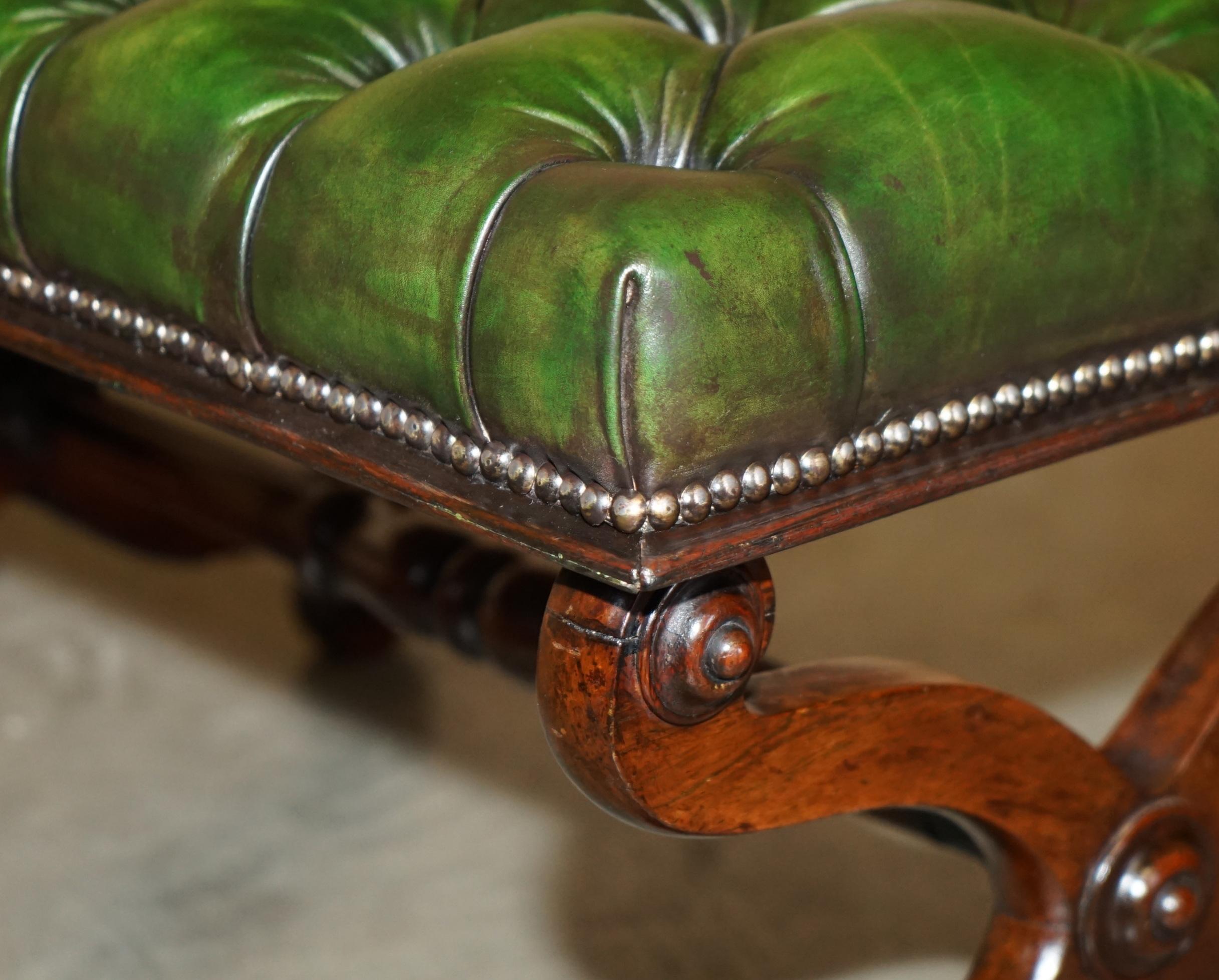 ANTIQUE WILLIAM IV 1830 GREEN LEATHER HARDWOOD CHESTERFIELD STOOL PiANO BENCH For Sale 6