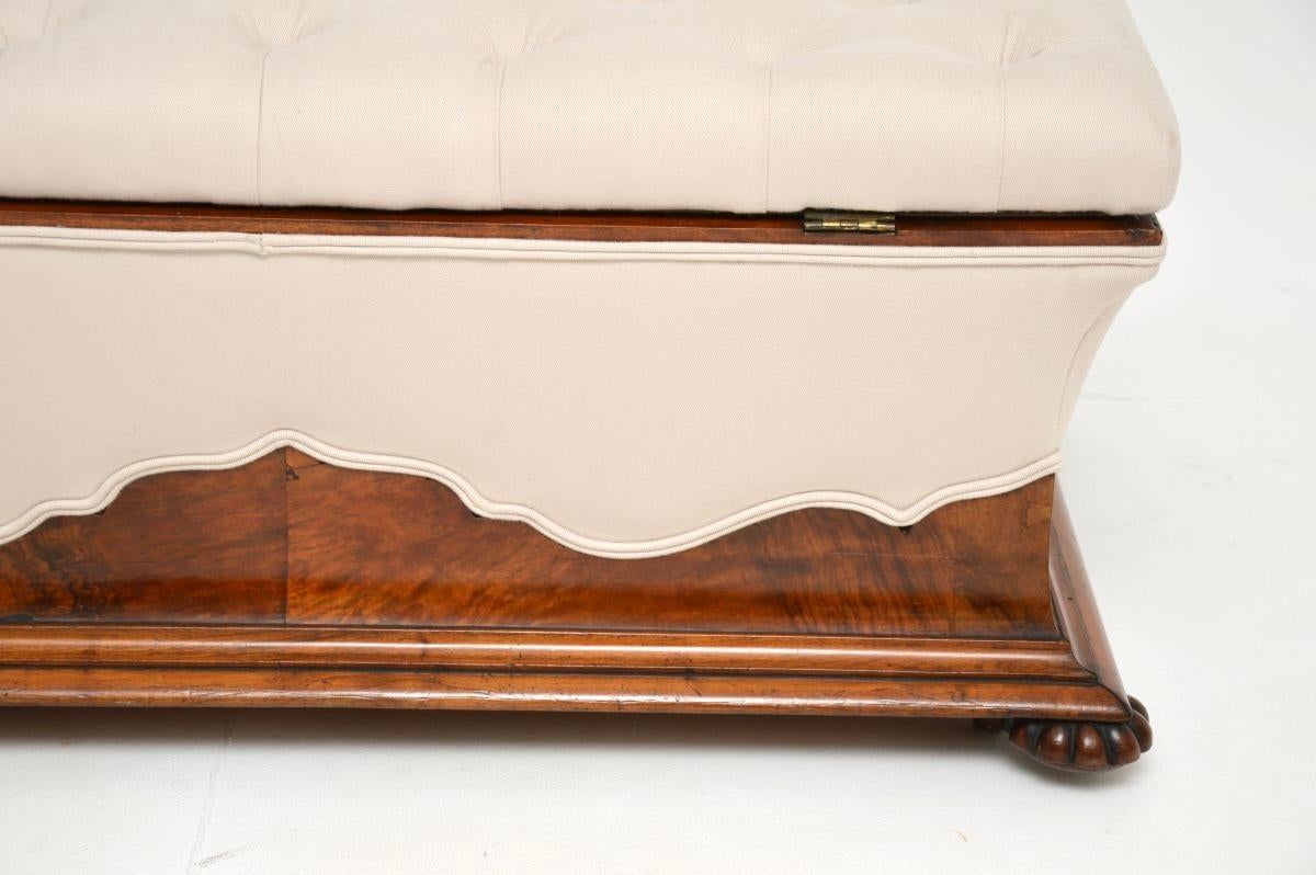 Antico sgabello ottomano in radica di noce William Williams IV in vendita 7
