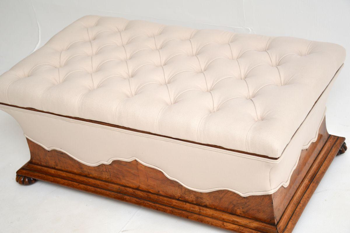 Antico sgabello ottomano in radica di noce William Williams IV in vendita 1