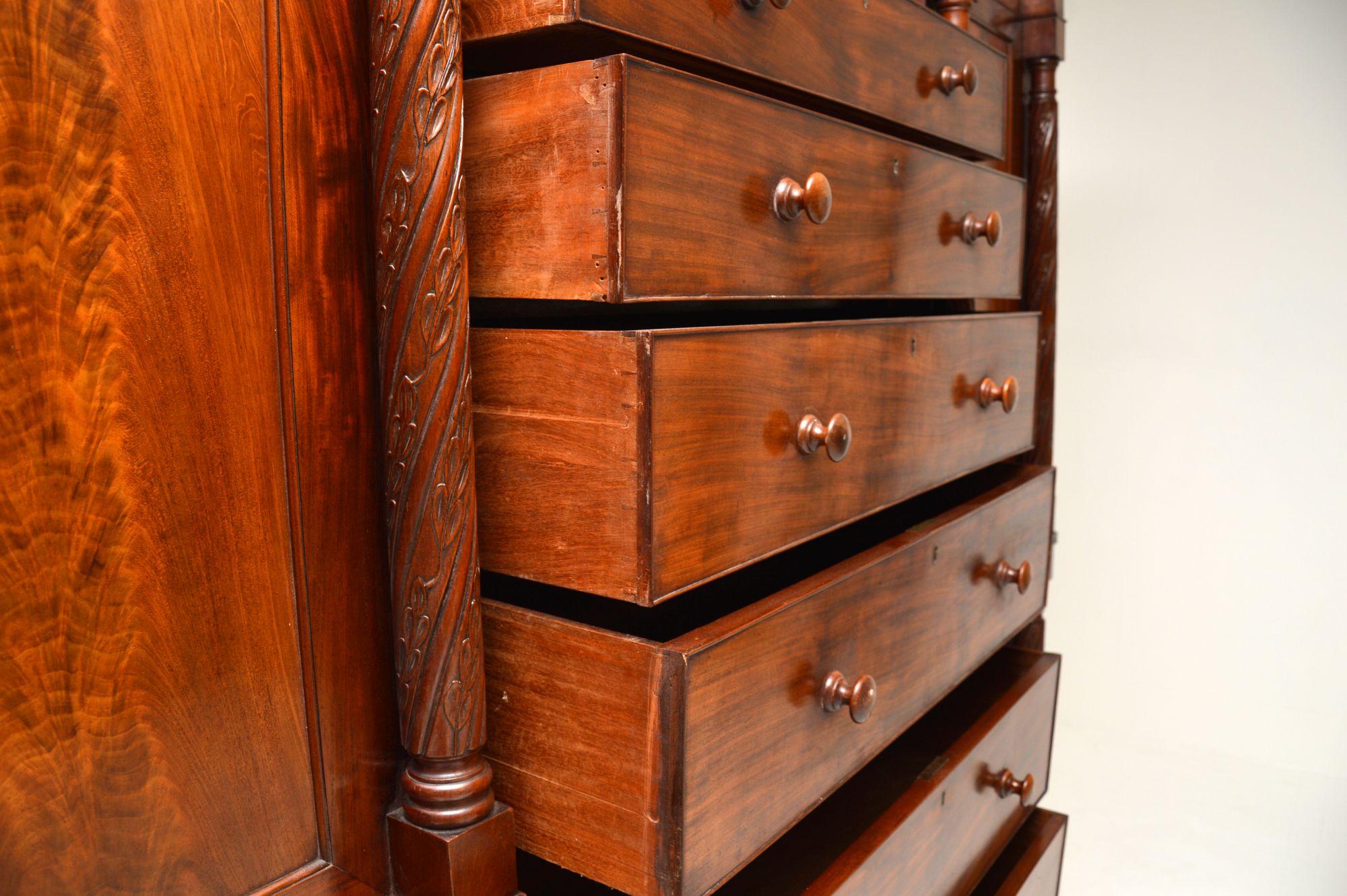 XIXe siècle Ancienne armoire compacte William IV en vente