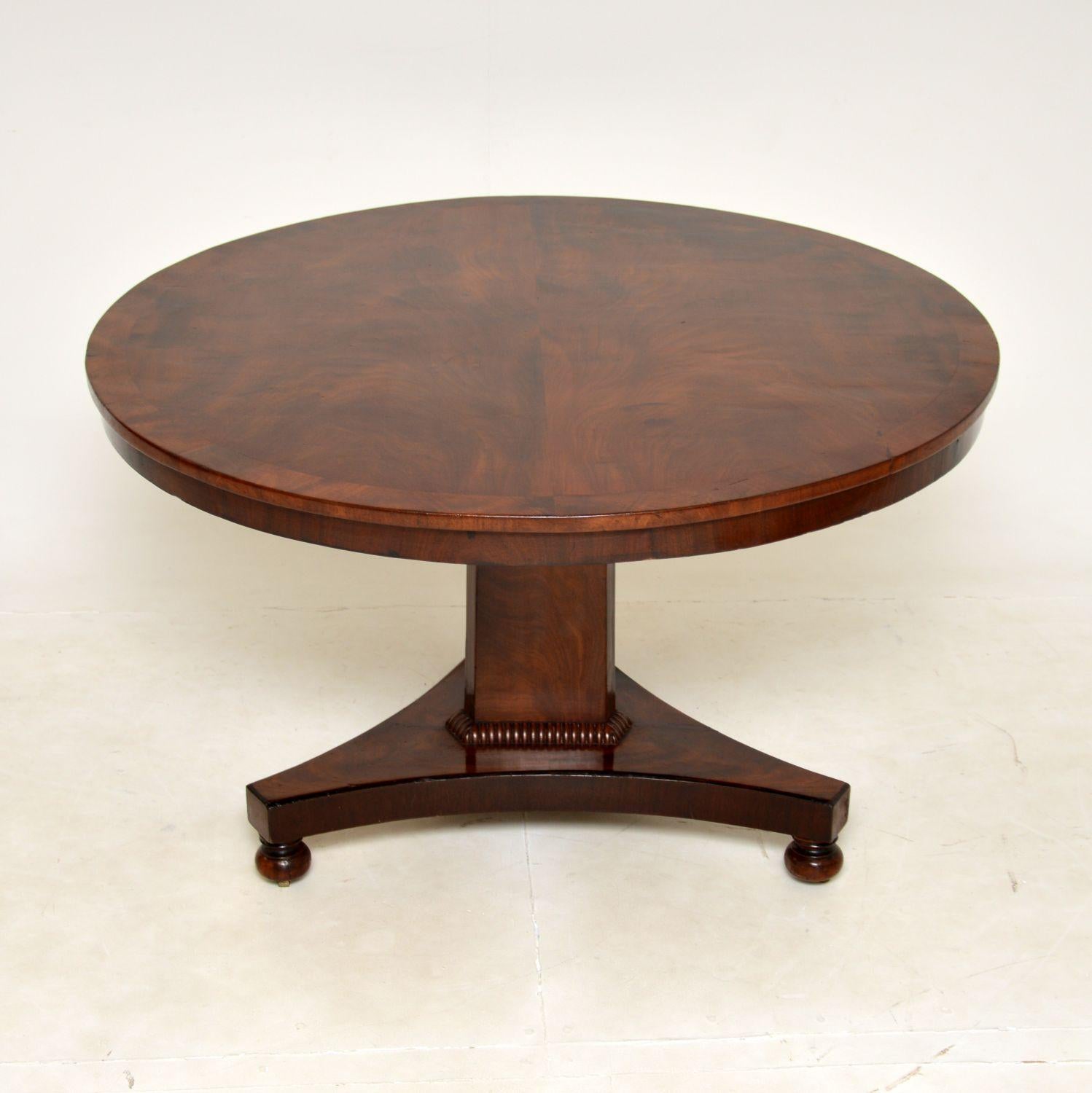 An excellent original antique William IV tilt top dining / centre table. This was made in England, it dates from around the 1830-1840s period.

It is of superb quality and is a very useful size. It could be used as a dining / kitchen table or even