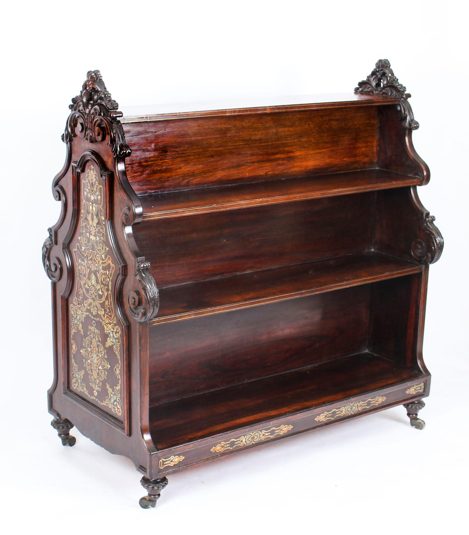 This is a beautiful antique William IV Gonçalo Alves double sided waterfall bookcase, circa 1835 in date.

This magnificent double sided bookcase has decorative arched ends that have been intricately carved with scrolling leaves and pendant