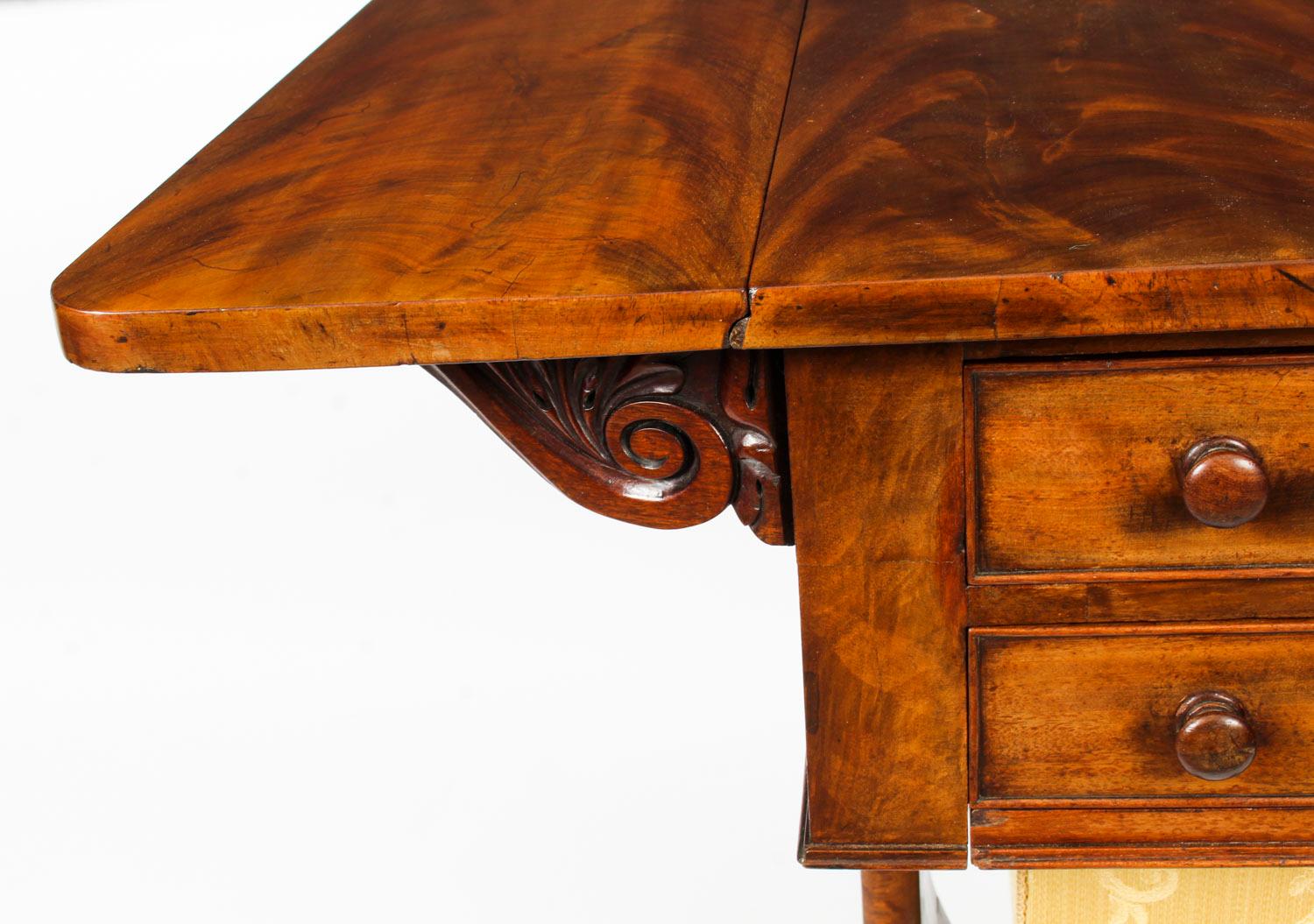 Antique William IV Drop-Leaf Work Occasional Table Flame Mahogany, 19th Century For Sale 8