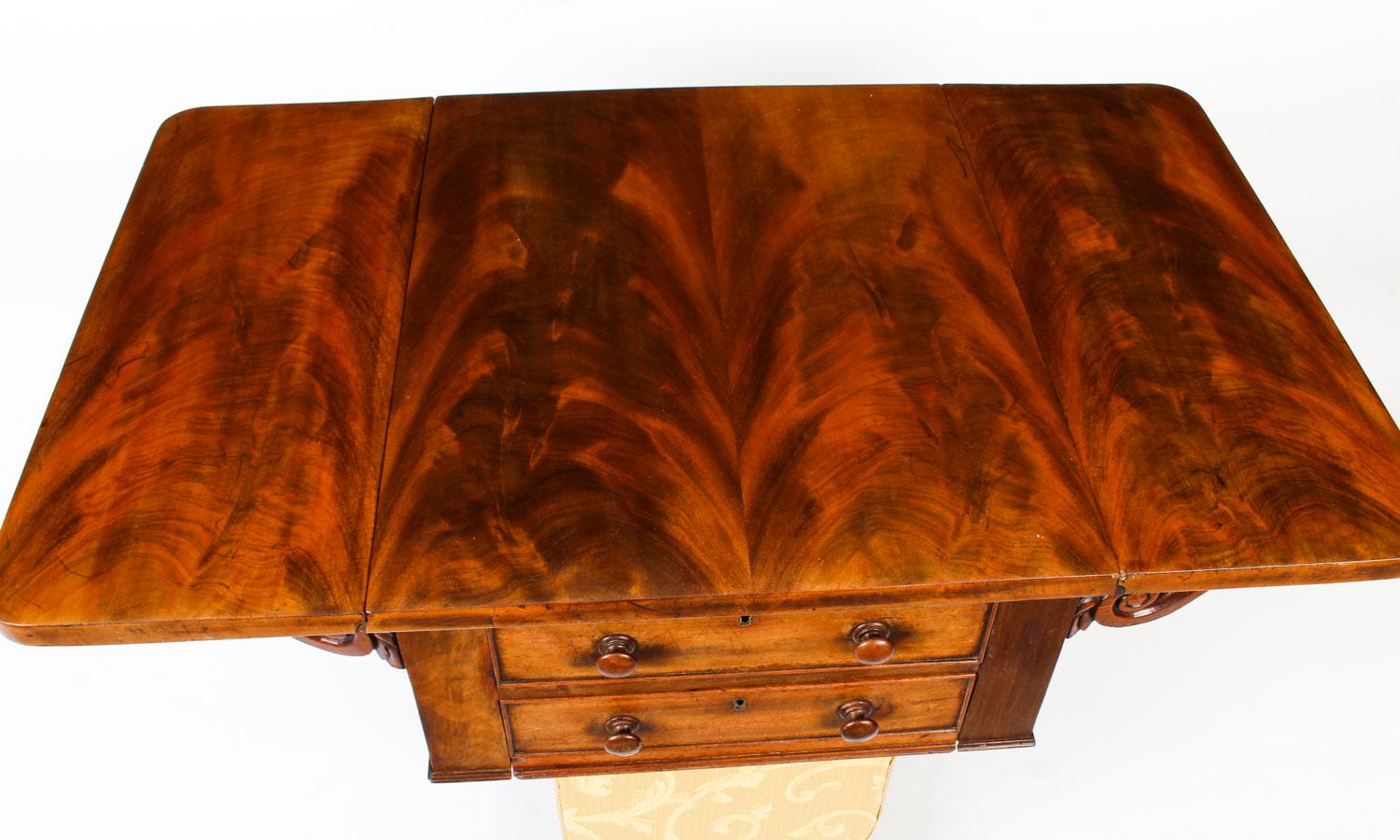 Antique William IV Drop-Leaf Work Occasional Table Flame Mahogany, 19th Century In Good Condition For Sale In London, GB