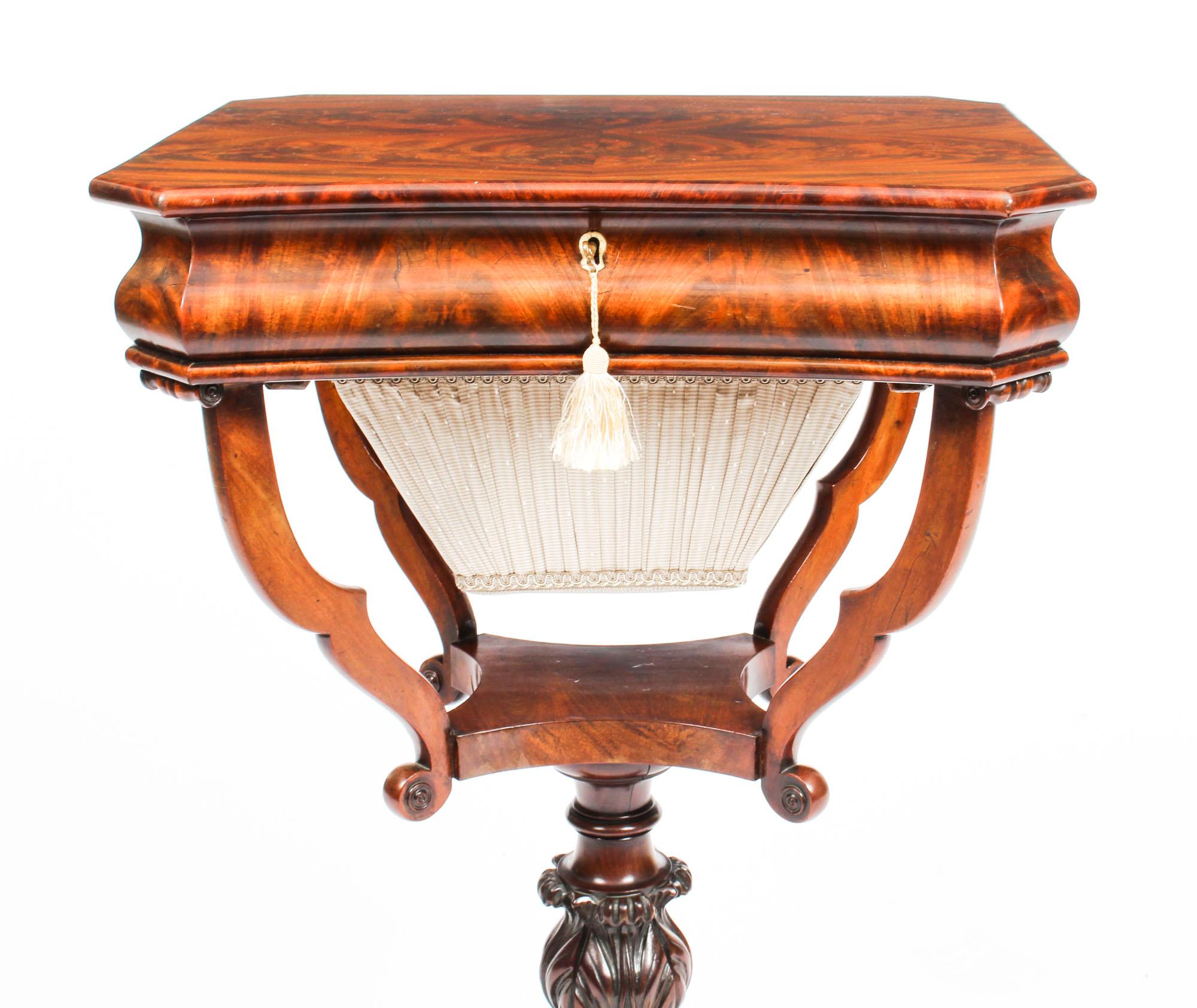 Antique William IV Flame Mahogany Work Table, 19th Century In Good Condition In London, GB