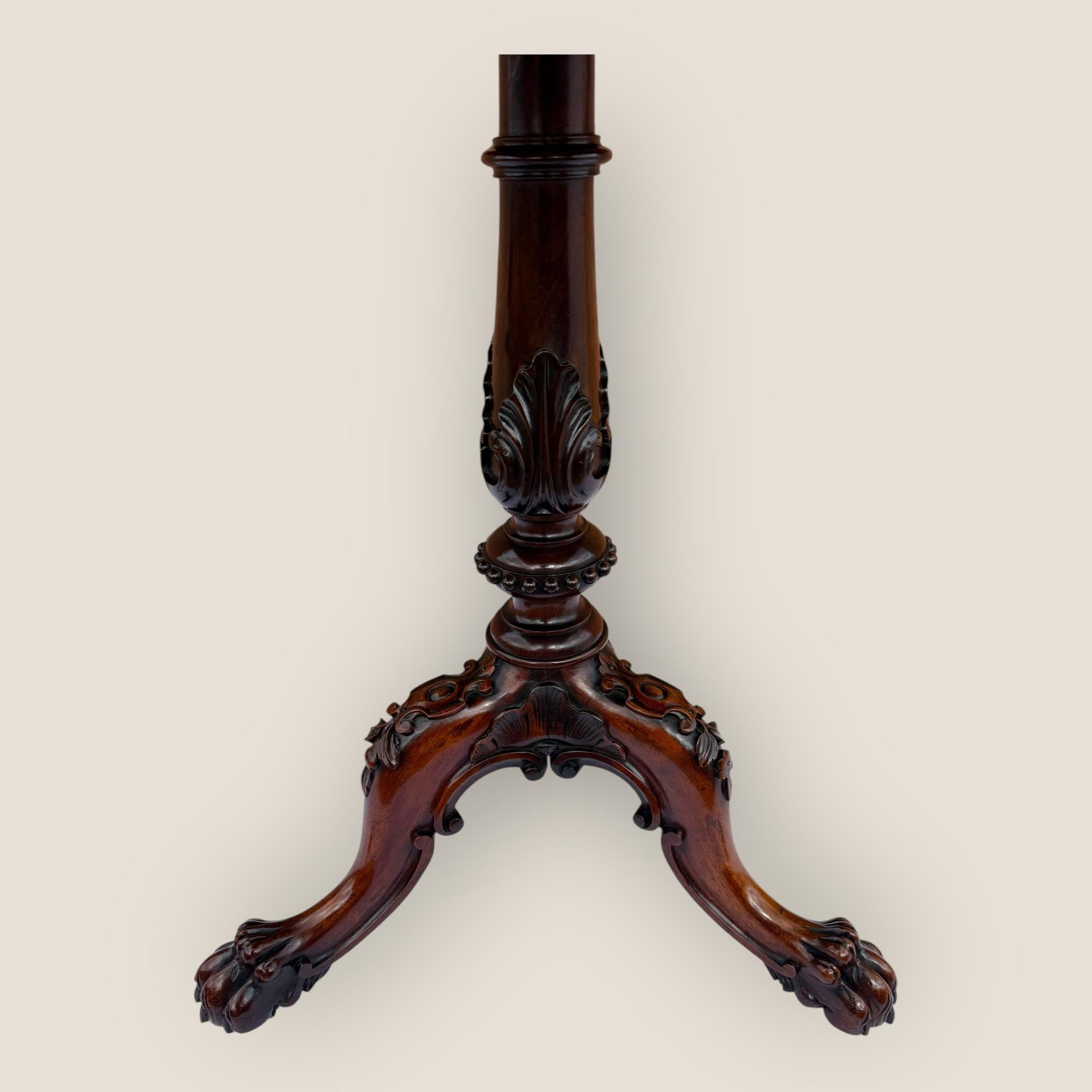 Ancienne table à trépied en bois de rose sculpté et inclinable, écran de cheminée William IV Williams en vente 3