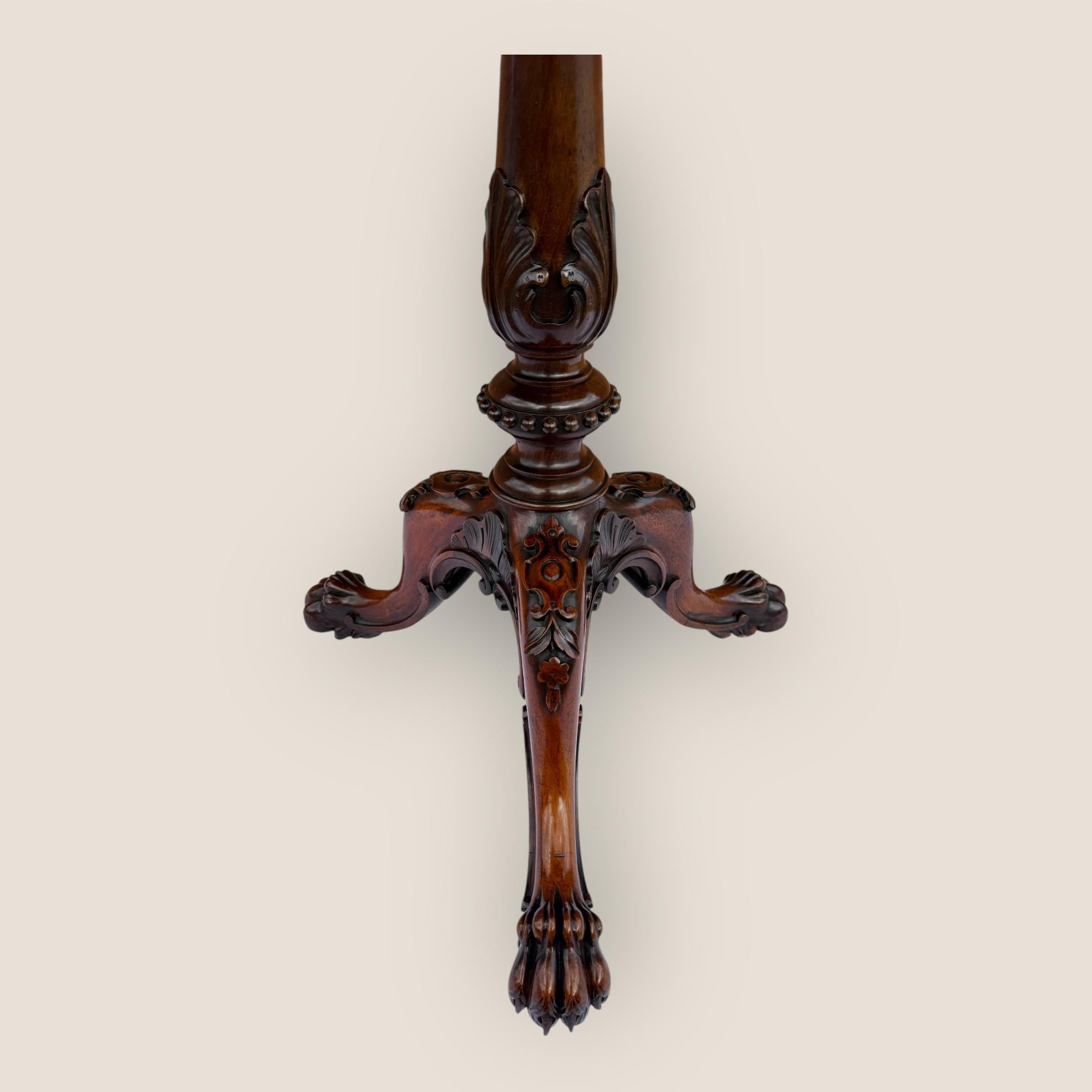 Ancienne table à trépied en bois de rose sculpté et inclinable, écran de cheminée William IV Williams en vente 5