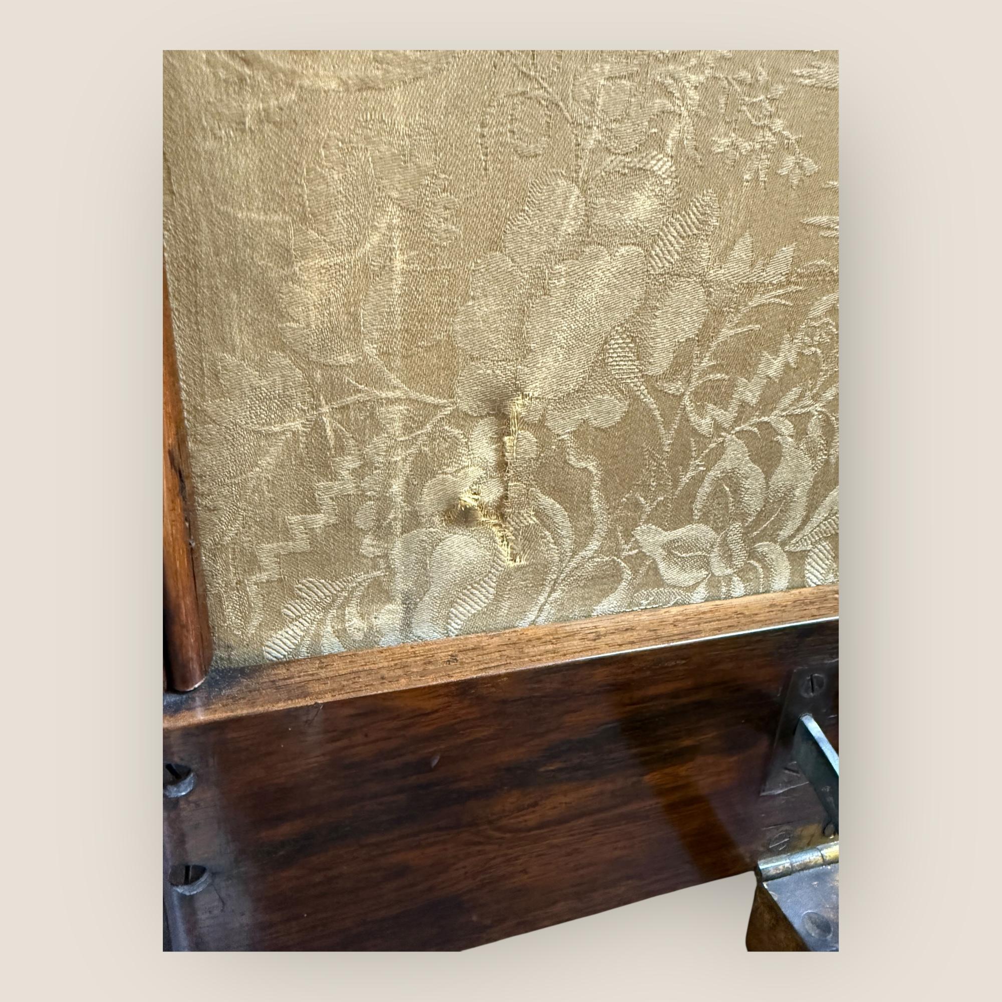 Ancienne table à trépied en bois de rose sculpté et inclinable, écran de cheminée William IV Williams en vente 9