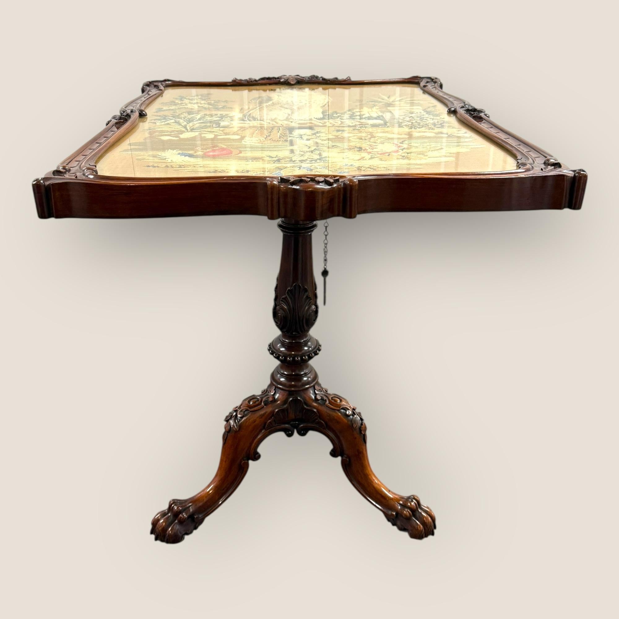 XIXe siècle Ancienne table à trépied en bois de rose sculpté et inclinable, écran de cheminée William IV Williams en vente