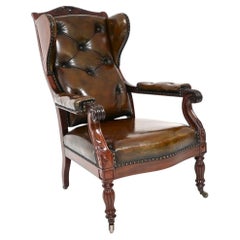 Antica poltrona con schienale ad ala di William Williams IV in pelle e noce