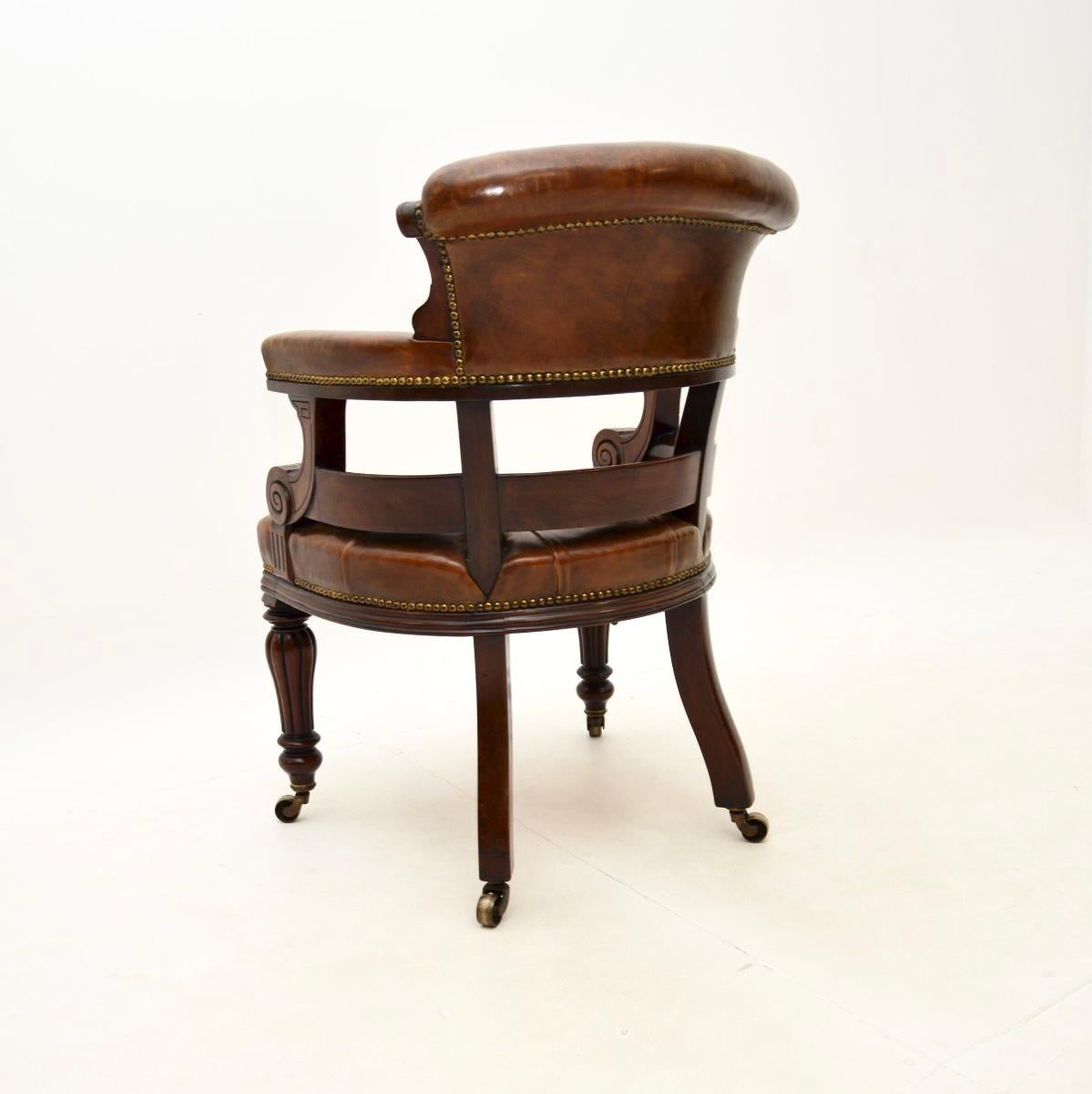 Antique William IV Leather Desk Chair In Good Condition For Sale In London, GB