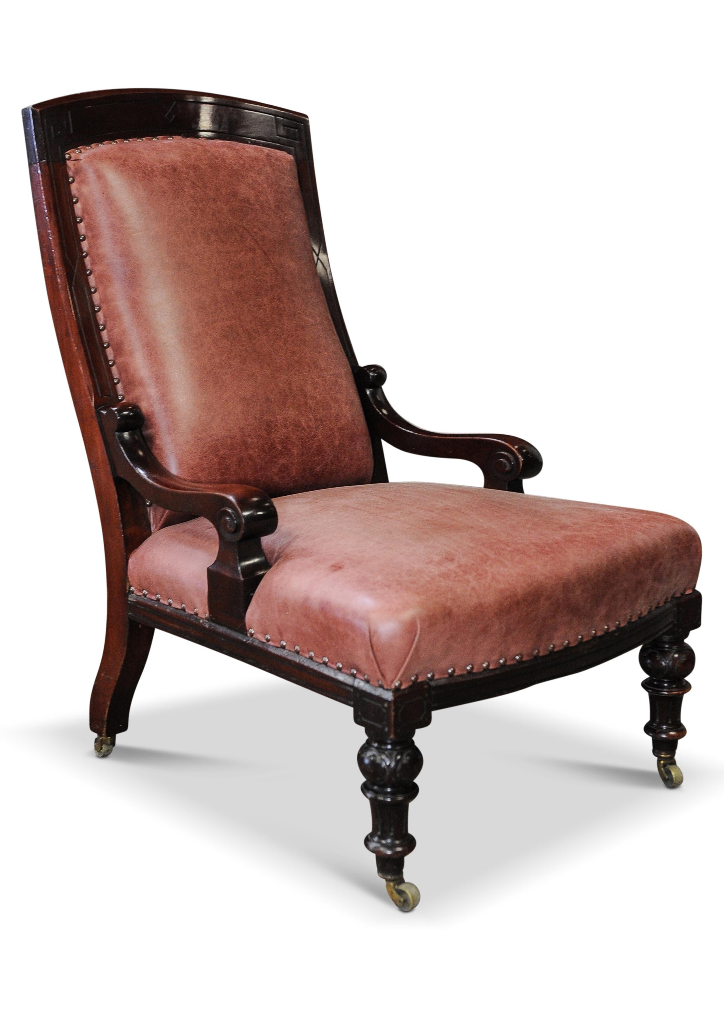 Elegant fauteuil de bibliothèque William IV en cuir et acajou avec bois sculpté athénien et détails cloutés en laiton sur roulettes en laiton 1800's

