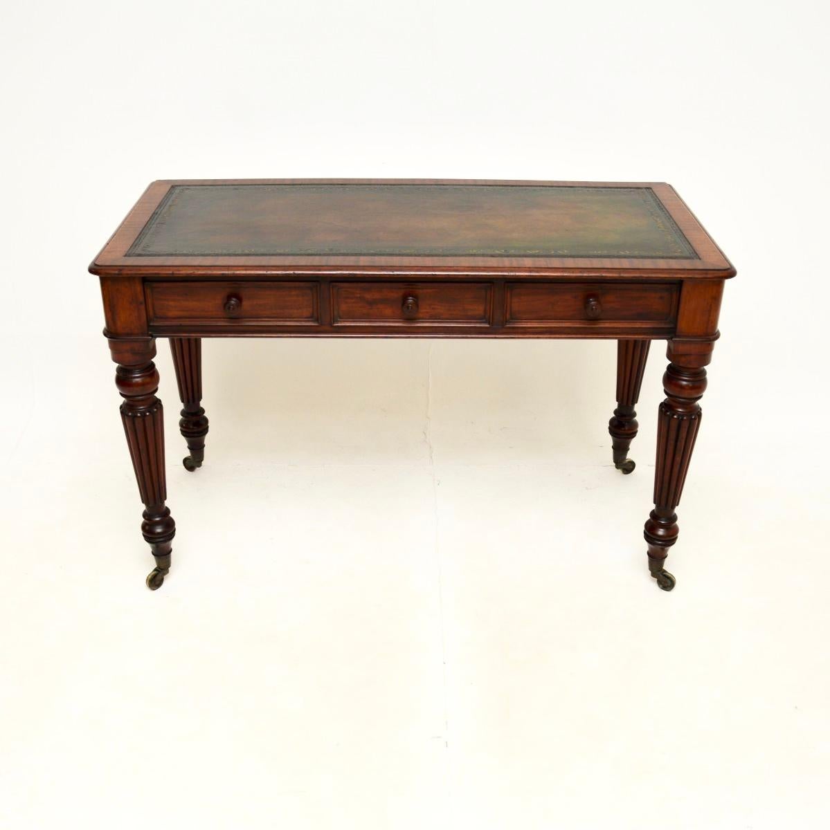 Antique William IV Leather Top Writing Table / Desk Guillermo IV en venta