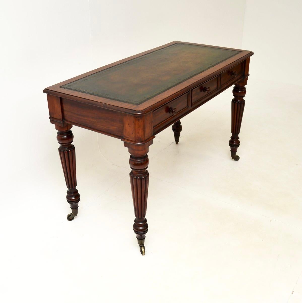 Antique William IV Leather Top Writing Table / Desk Británico en venta