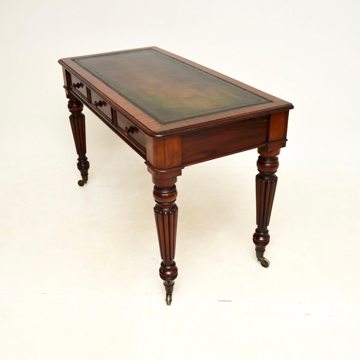 Antique William IV Leather Top Writing Table / Desk en Bueno estado para la venta en London, GB