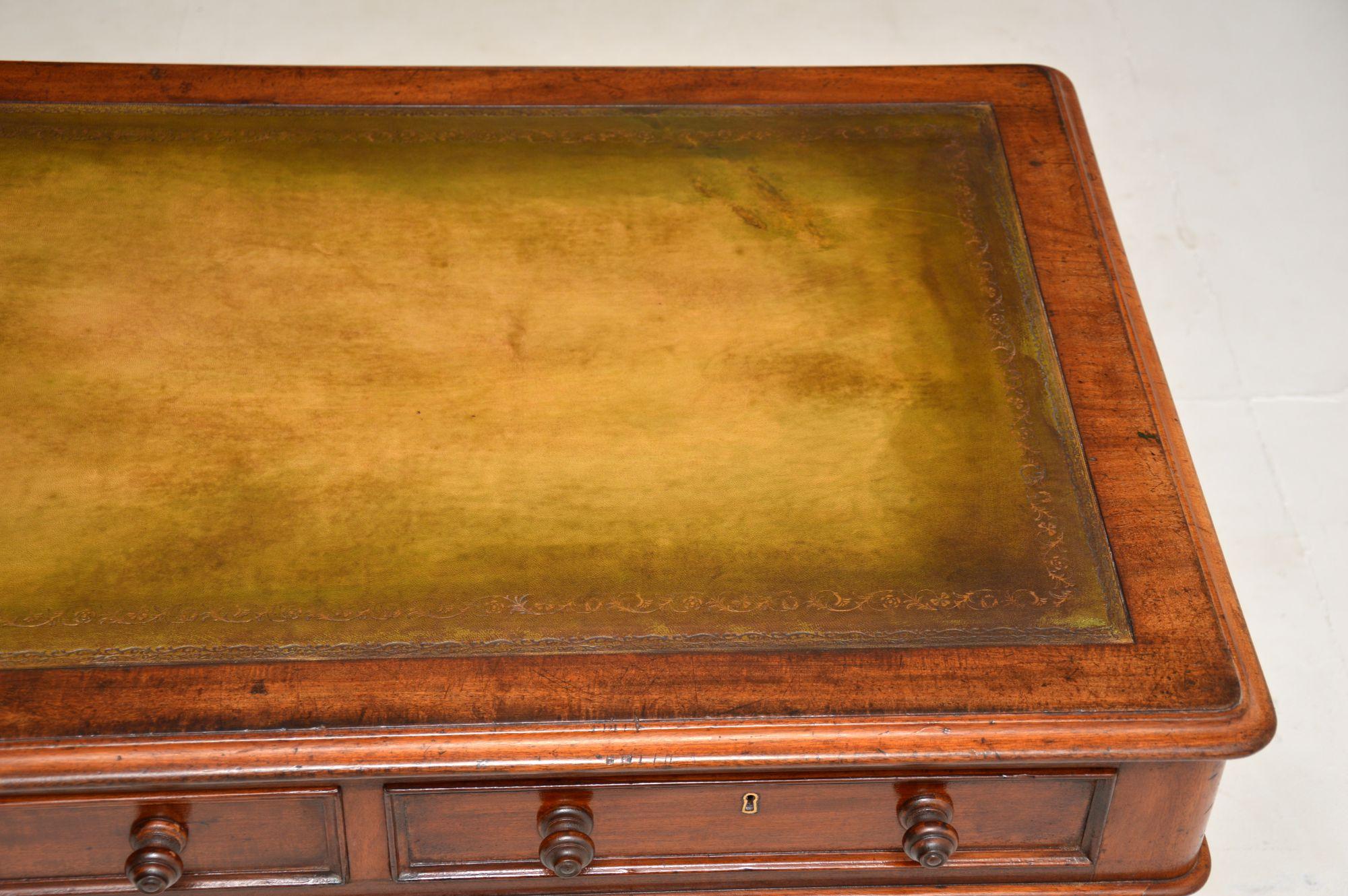Ancienne table à écrire / bureau à dessus en cuir William IV en vente 1