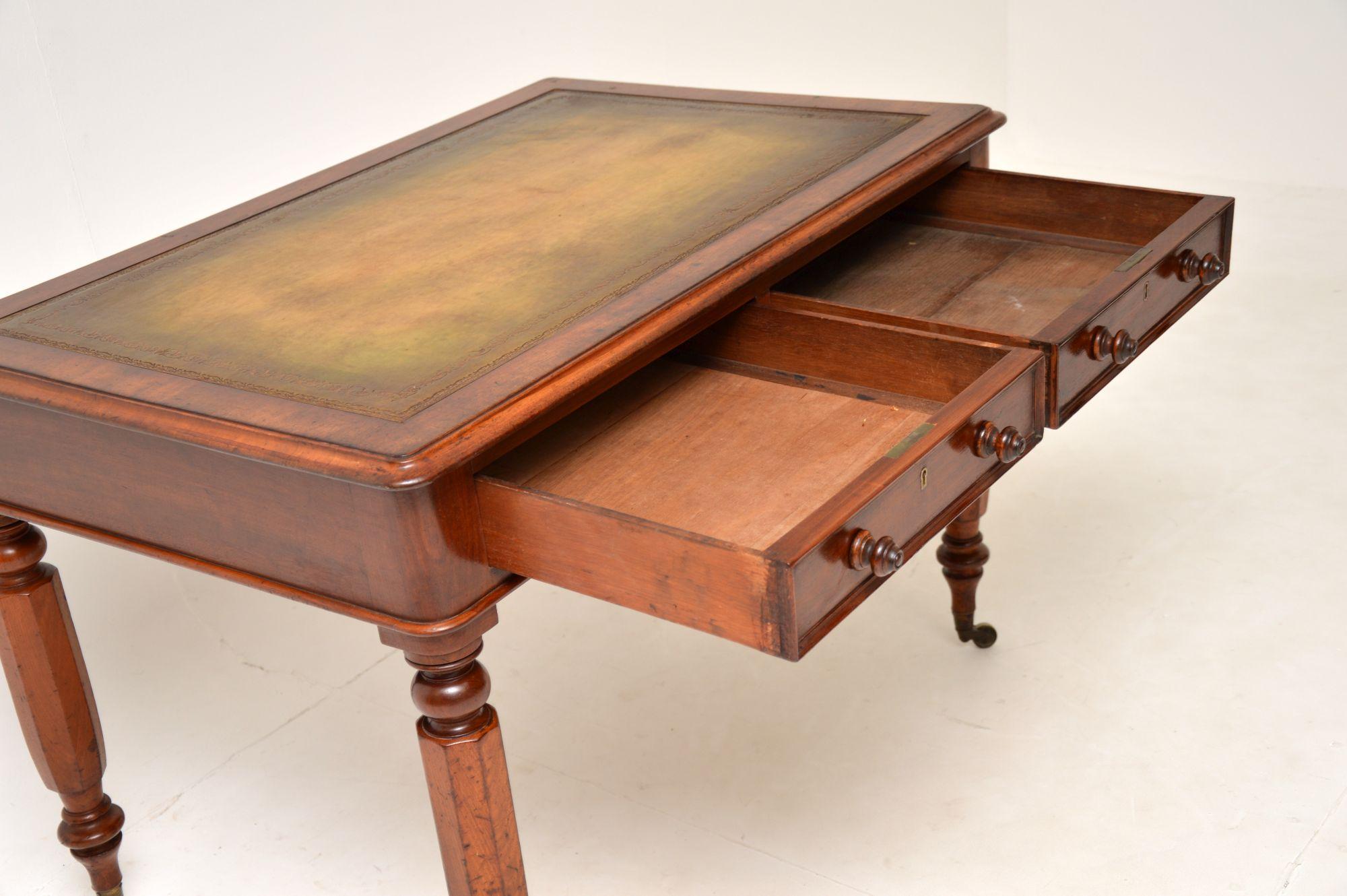 Ancienne table à écrire / bureau à dessus en cuir William IV en vente 5