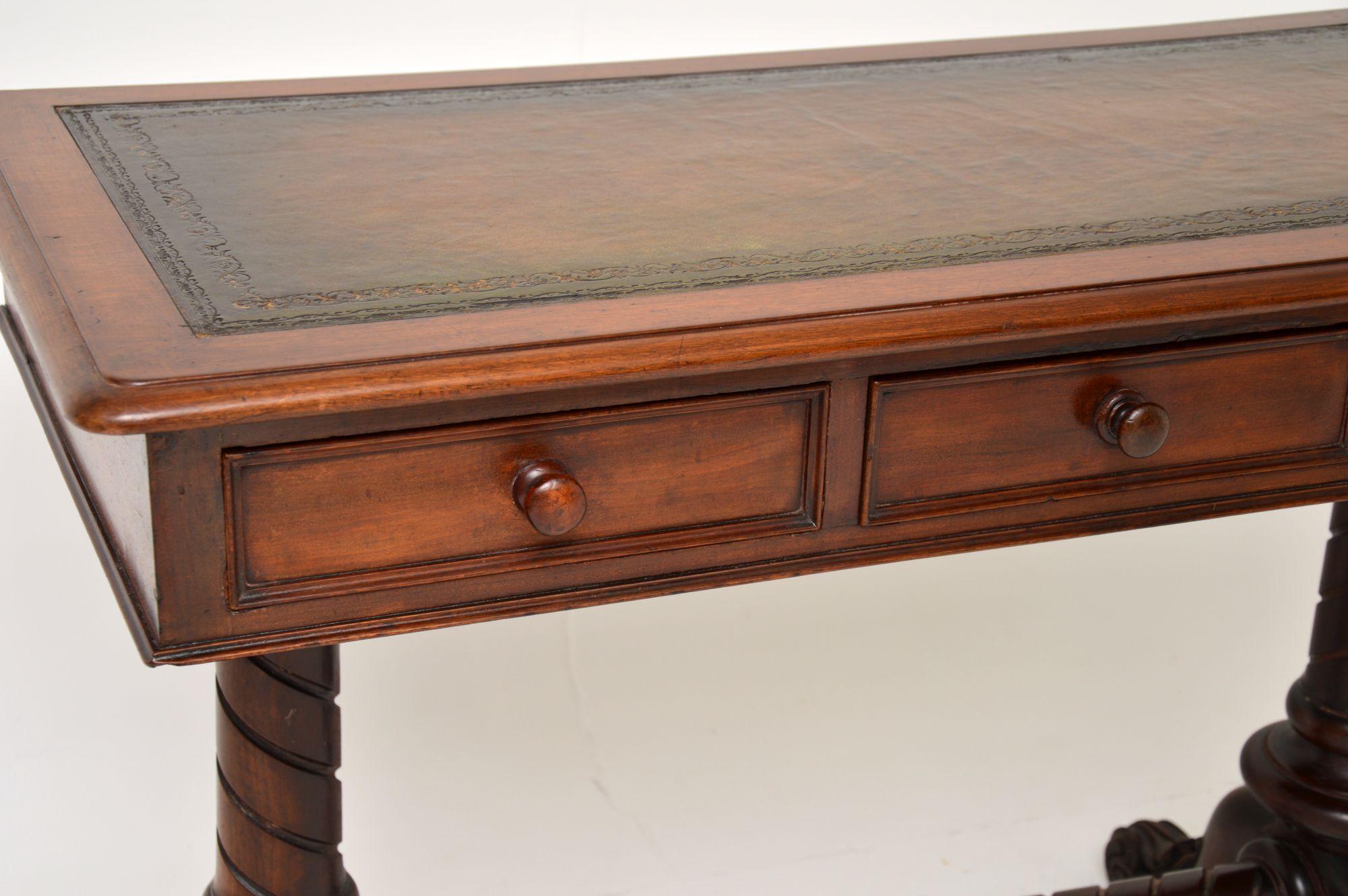  Ancienne table à écrire / bureau en cuir William IV en vente 2