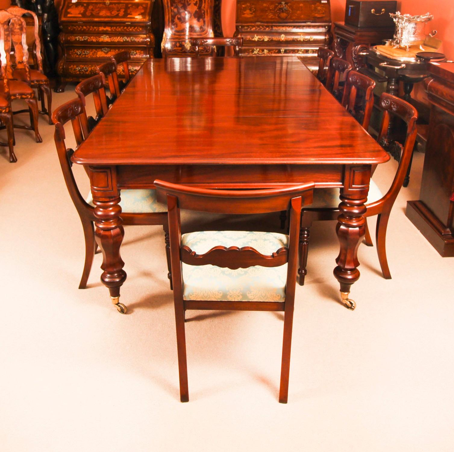 Il s'agit d'un fantastique ensemble de salle à manger comprenant une table de salle à manger antique William IV, datant de CIRCA 1830, ainsi qu'un superbe ensemble de dix chaises de salle à manger à dossier barré.

Cette magnifique table à manger à