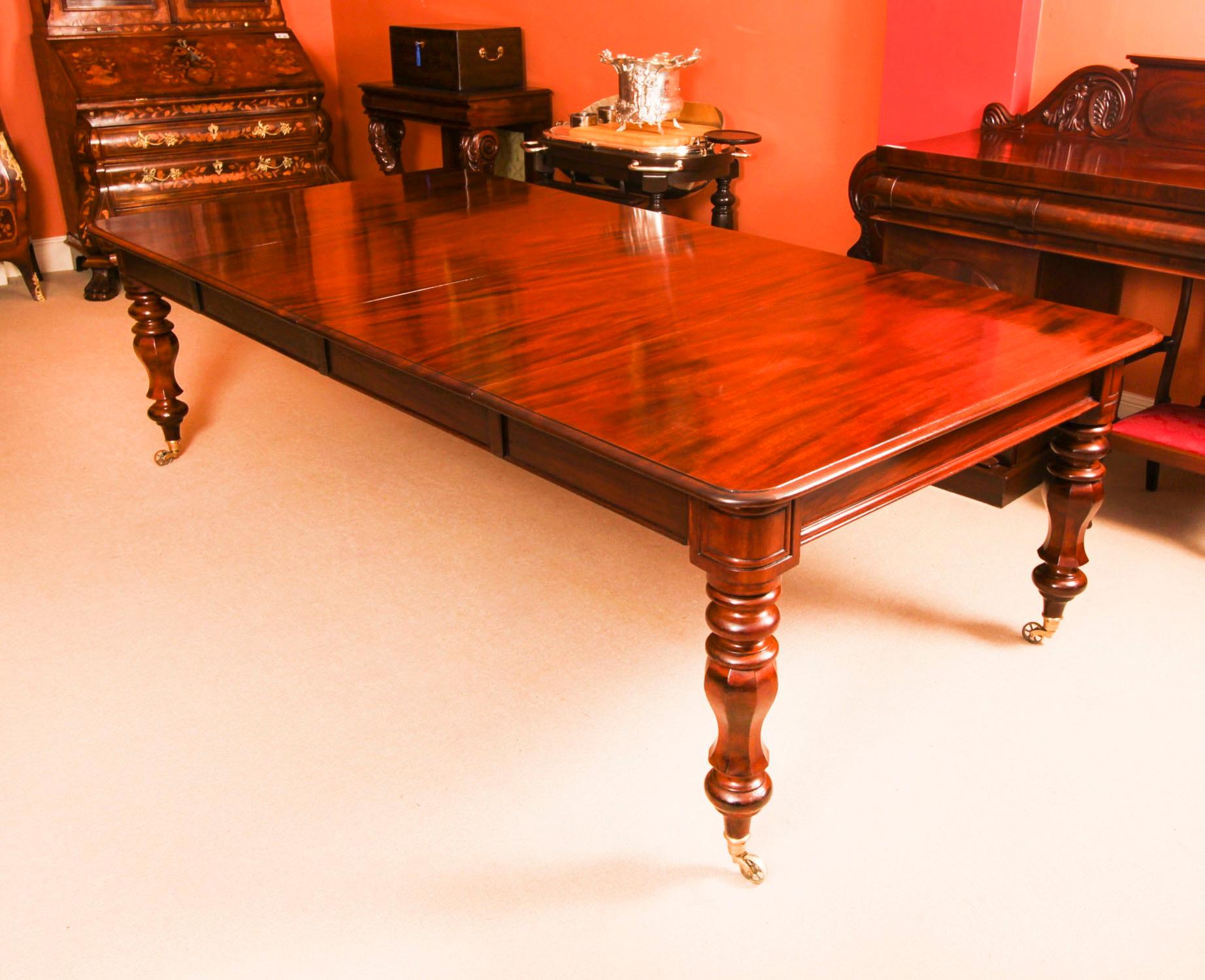 Anglais Ancienne table de salle à manger William IV et 10 chaises de salle à manger du 19ème siècle