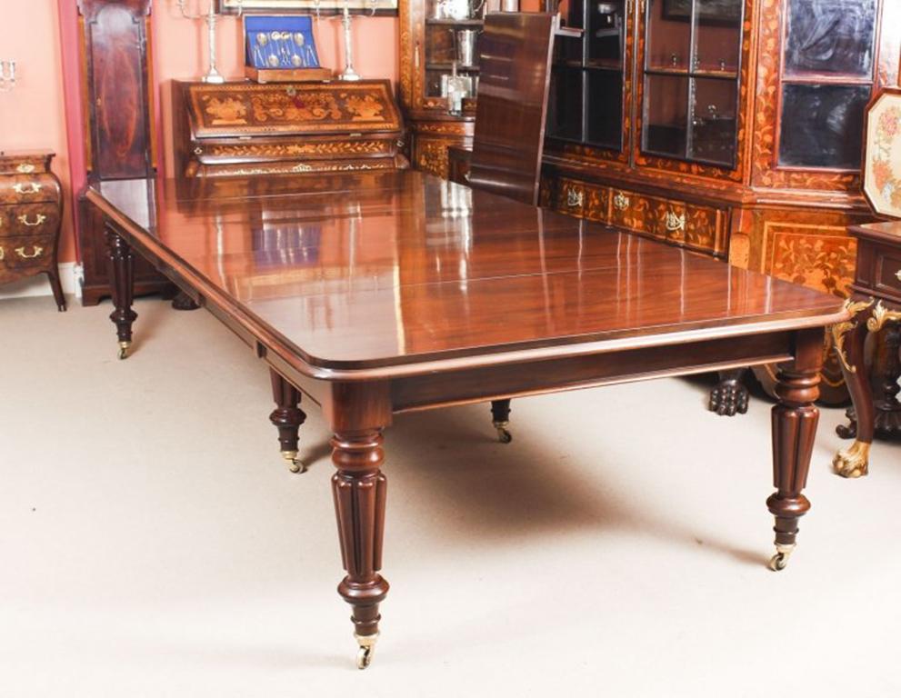 Antique William IV Mahogany Dining Table and 12 Bar Back Dining Chairs In Good Condition In London, GB