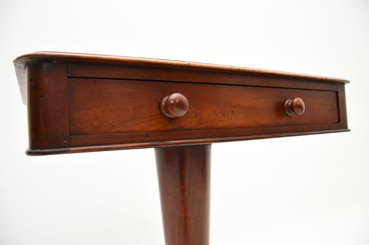 Ancienne table d'appoint William IV en vente 2