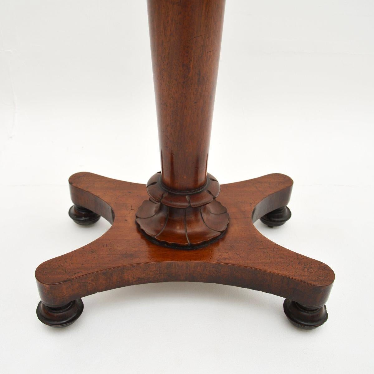 Ancienne table d'appoint William IV en vente 3