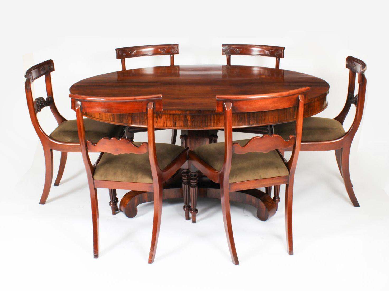 A stunning antique William IV Gonçalo Alves oval breakfast table / loo table, circa 1835 in date.

The lovely figured Gonçalo Alves oval top sits on a decorative and detailed four form base, and can seat six people in comfort.  It has a tilt top