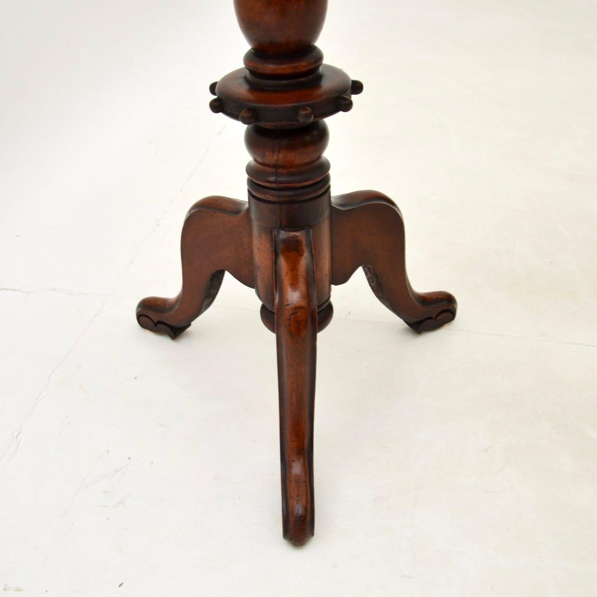 Milieu du XIXe siècle Table d'appoint ancienne d'époque William IV en vente