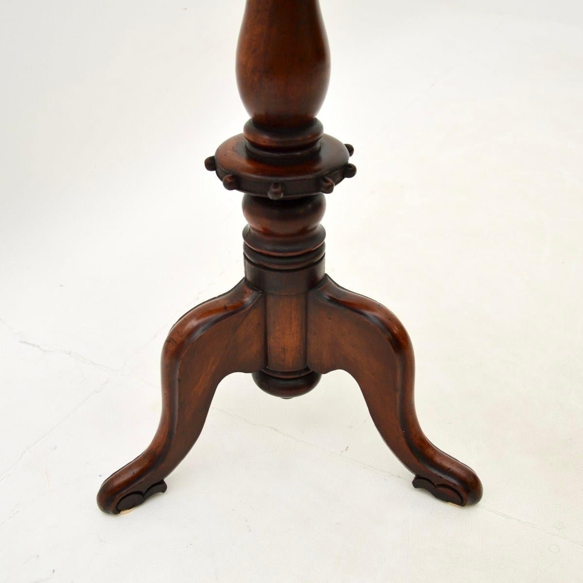 Bois Table d'appoint ancienne d'époque William IV en vente