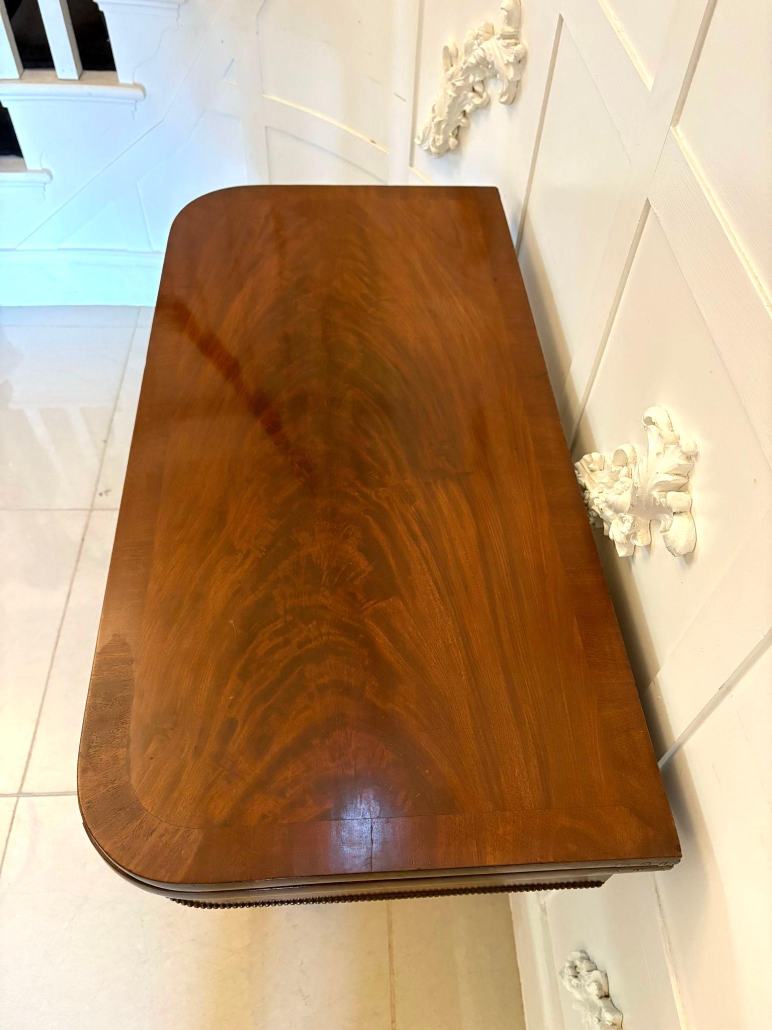Antigua mesa de cartas/consola de caoba figurada de calidad William IV en venta 3