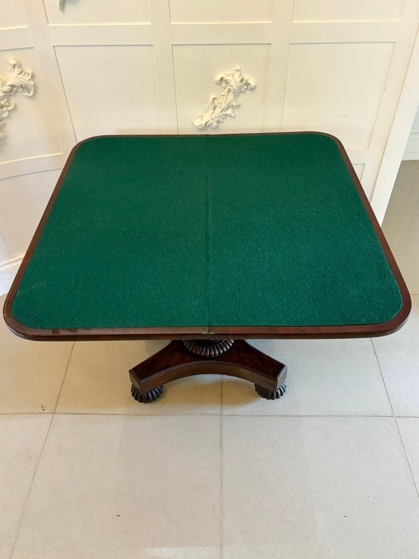 Antigua mesa de cartas/consola de caoba figurada de calidad William IV Caoba en venta
