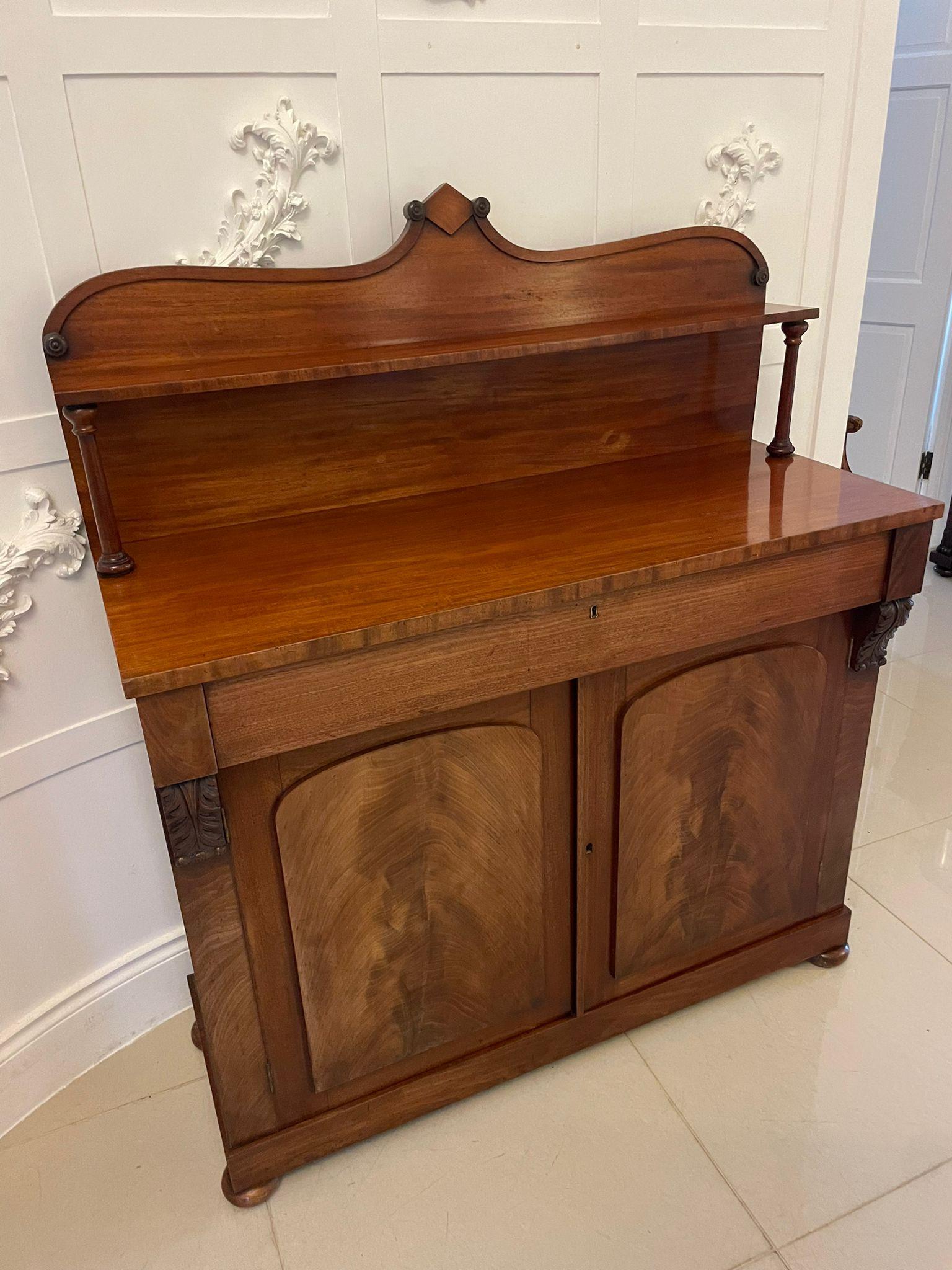 Guglielmo IV Antico Chiffoniere in mogano di qualità William IV in vendita
