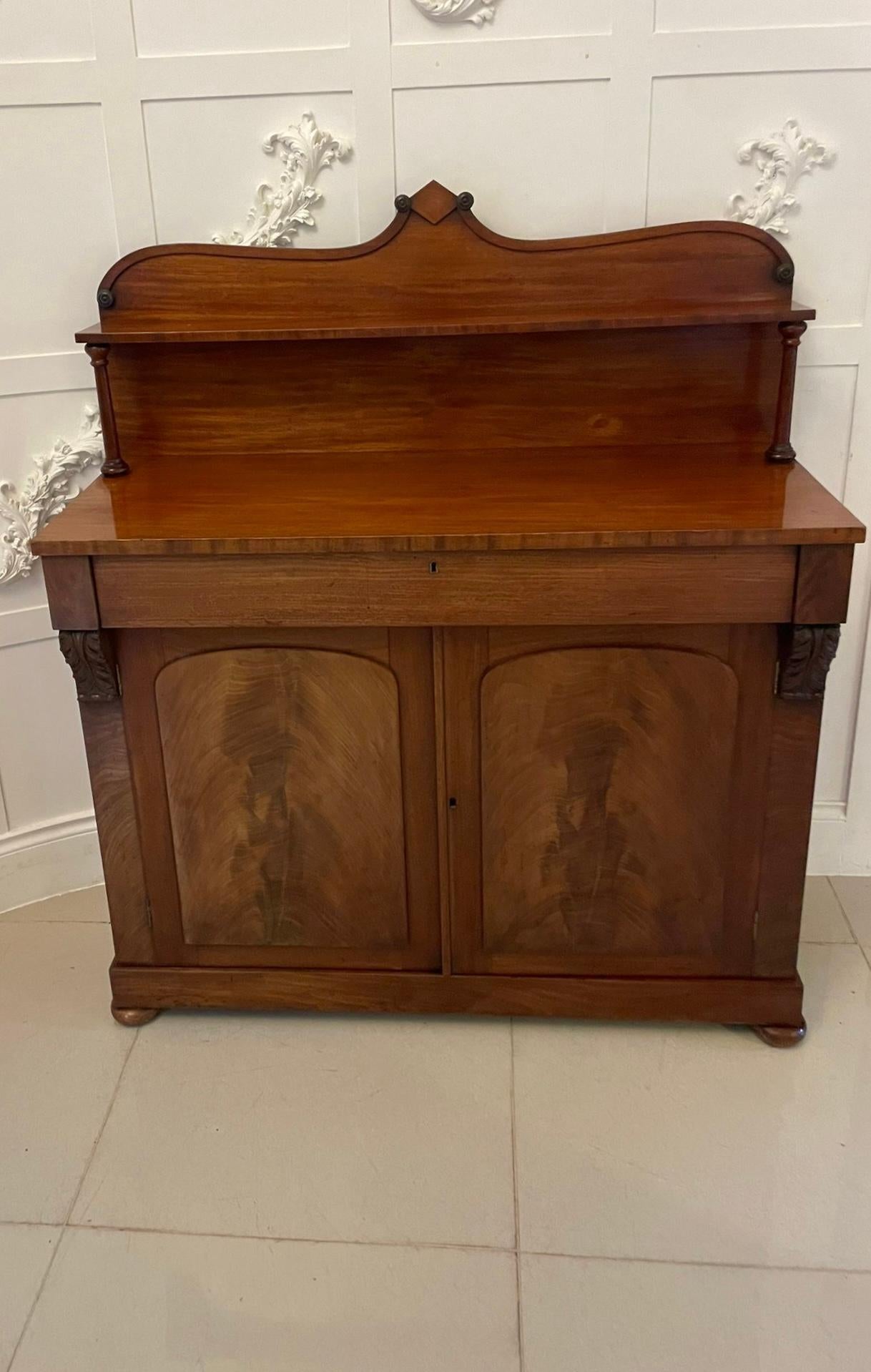 Altro Antico Chiffoniere in mogano di qualità William IV in vendita