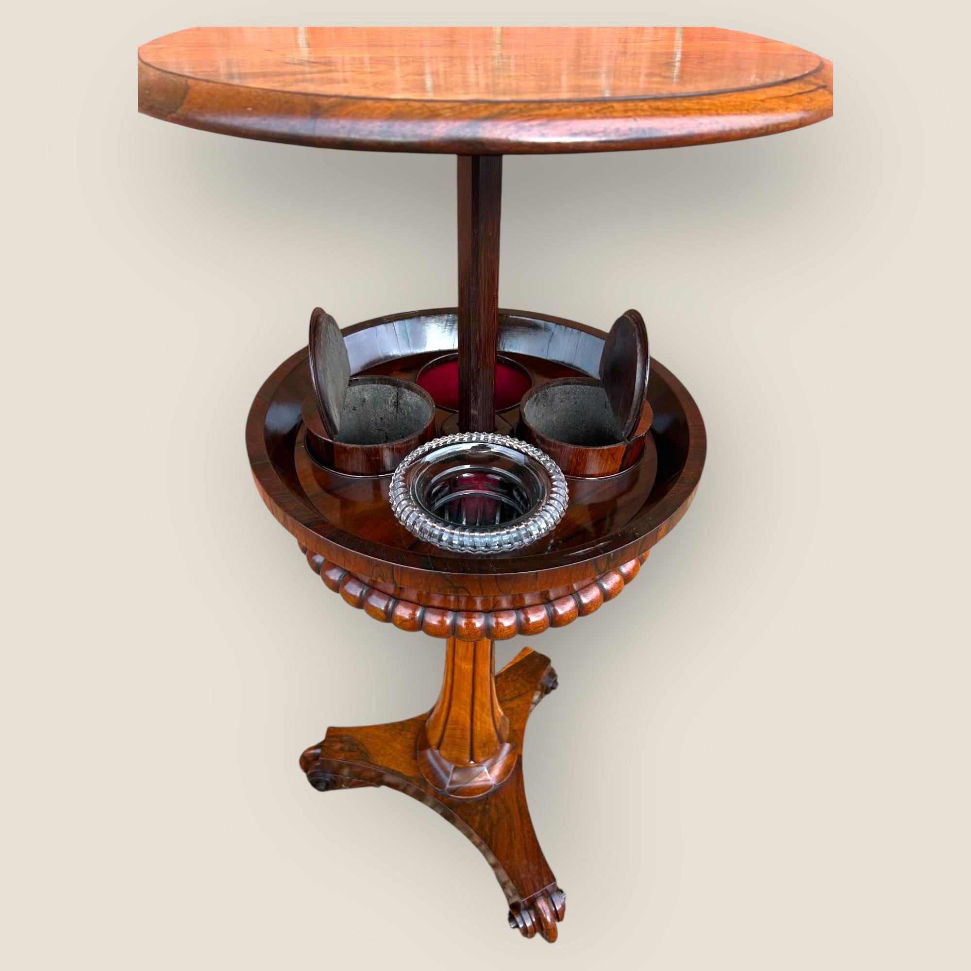 Antigüedades William IV Rosewood Mesa ocasional con base trípode y caddies de té Guillermo IV en venta