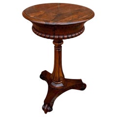 Antigüedades William IV Rosewood Mesa ocasional con base trípode y caddies de té