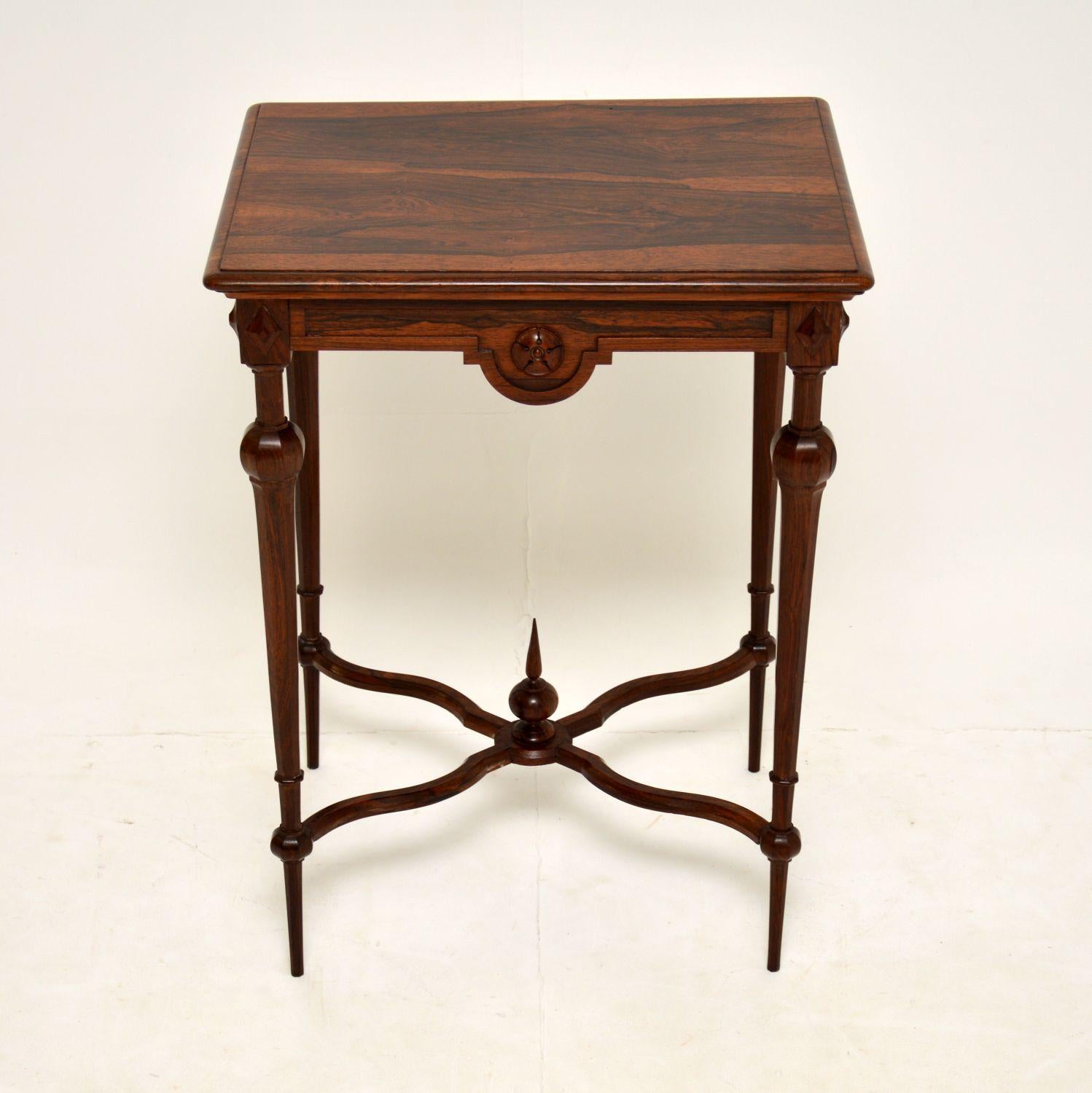 A lovely antique William IV side table, beautifully made from wood. This dates from around the 1830-1840 period.

It is of extremely fine quality, the frame is beautifully carved from solid wood and has an extremely elegant design. This has a