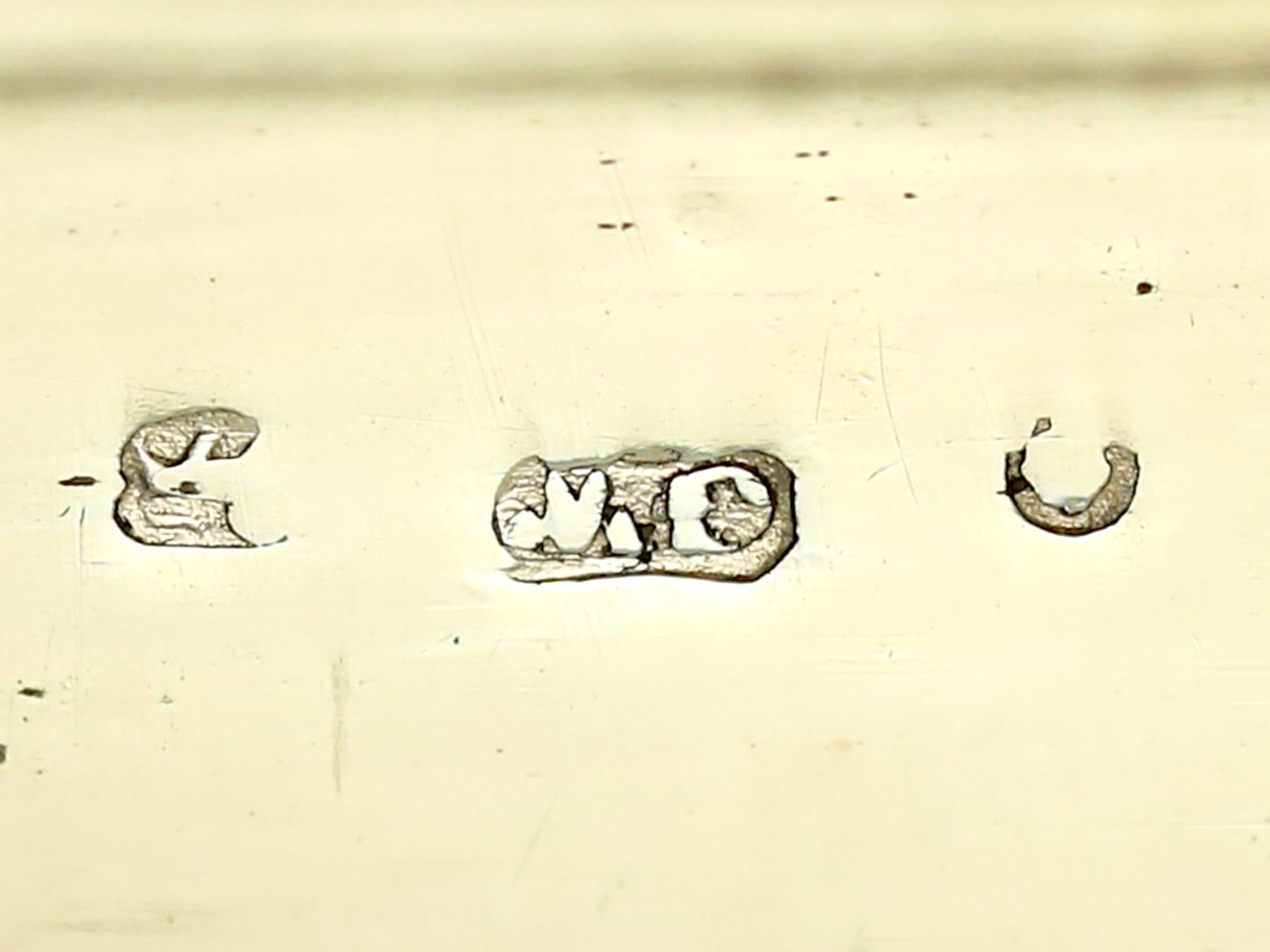 Antigua vinagrera de libro de plata de ley de Guillermo IV en venta 3