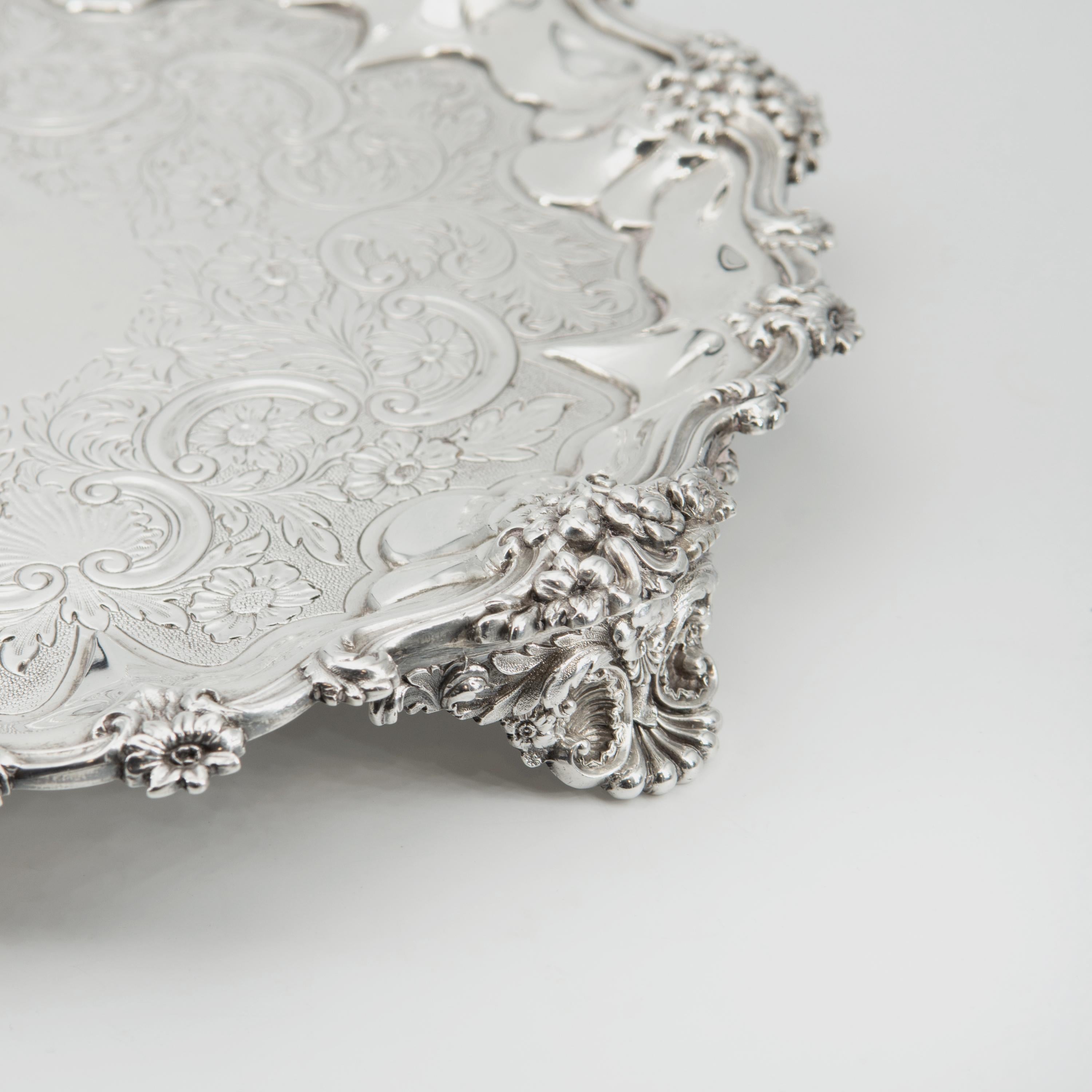 Antique William IV Sterling Silver Flat-Chased Waiter Tray London 1831 In Good Condition For Sale In Norwich, GB