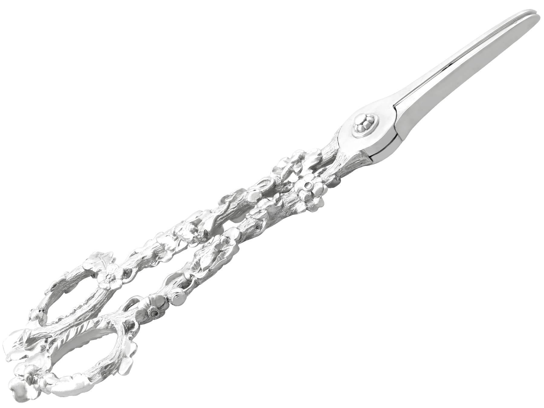 Antique William IV Sterling Silver Grape Shears by Paul Storr For Sale 4