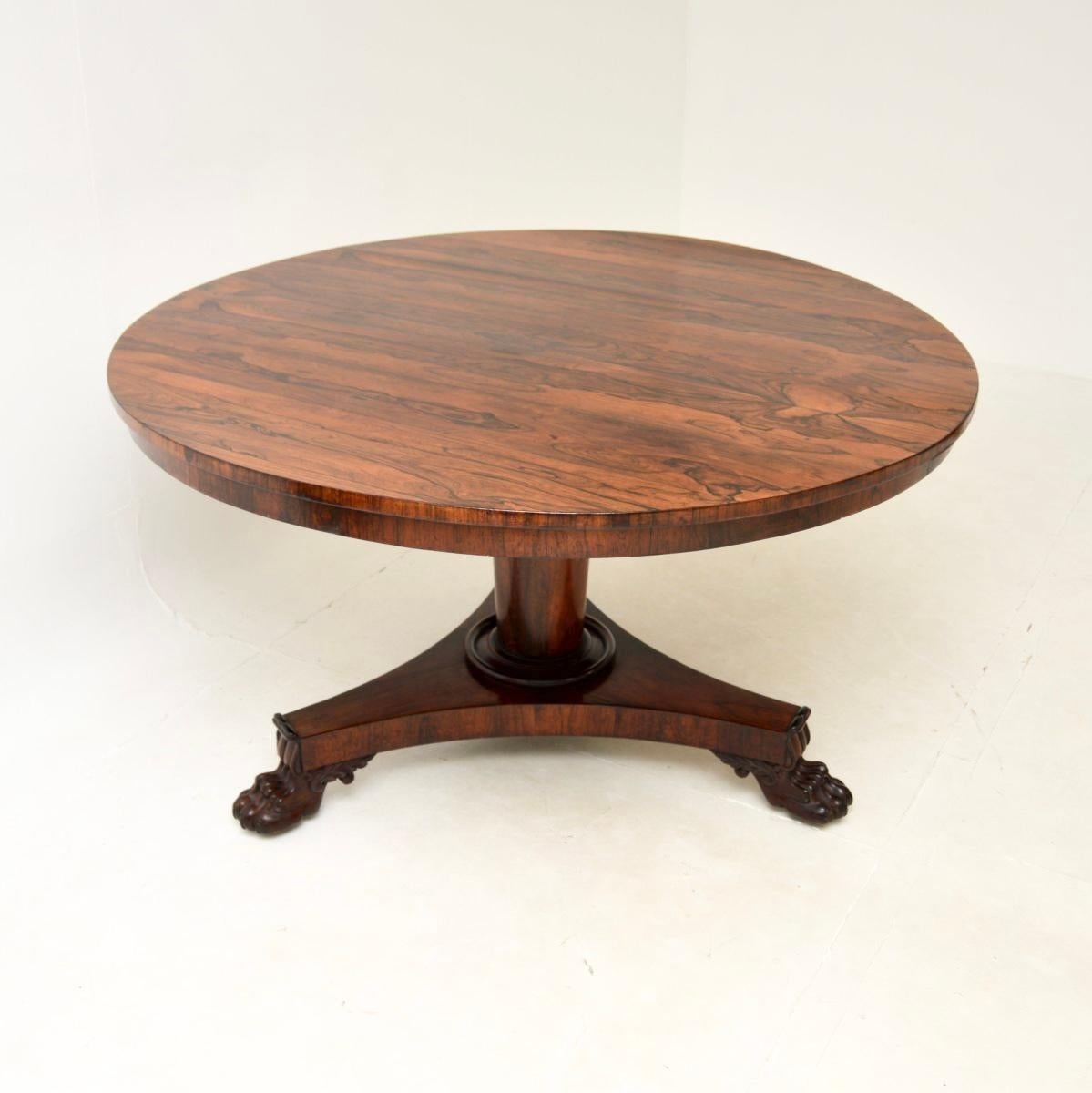 A stunning antique William IV tilt top dining table. This was made in England, it dates from around the 1830-1850 period.

It is of extremely fine quality, with absolutely beautiful grain patterns throughout, particularly on the top. The round top