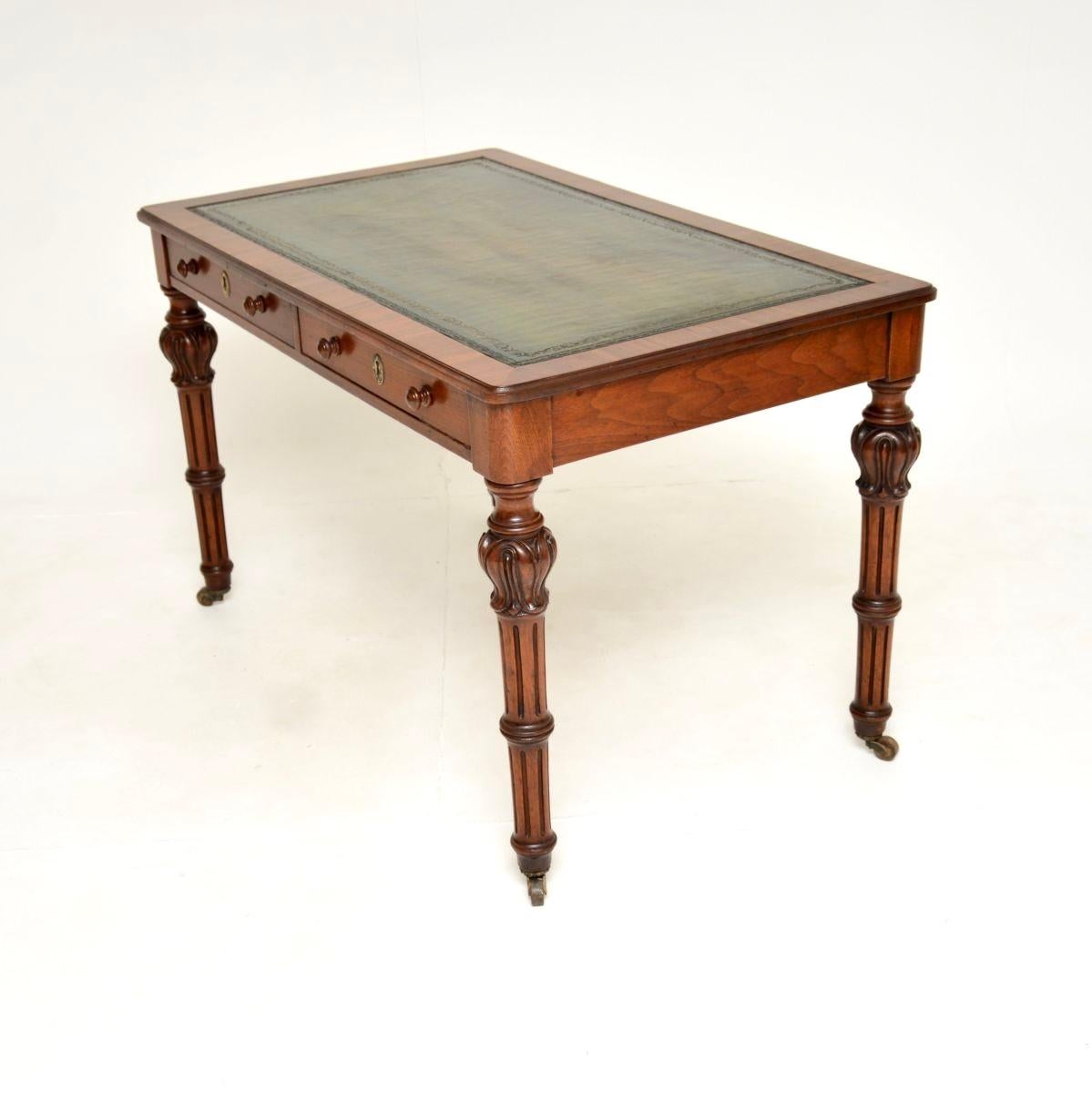 Antike William IV Nussbaum Partner Schreibtisch / Schreibtisch (William IV.) im Angebot