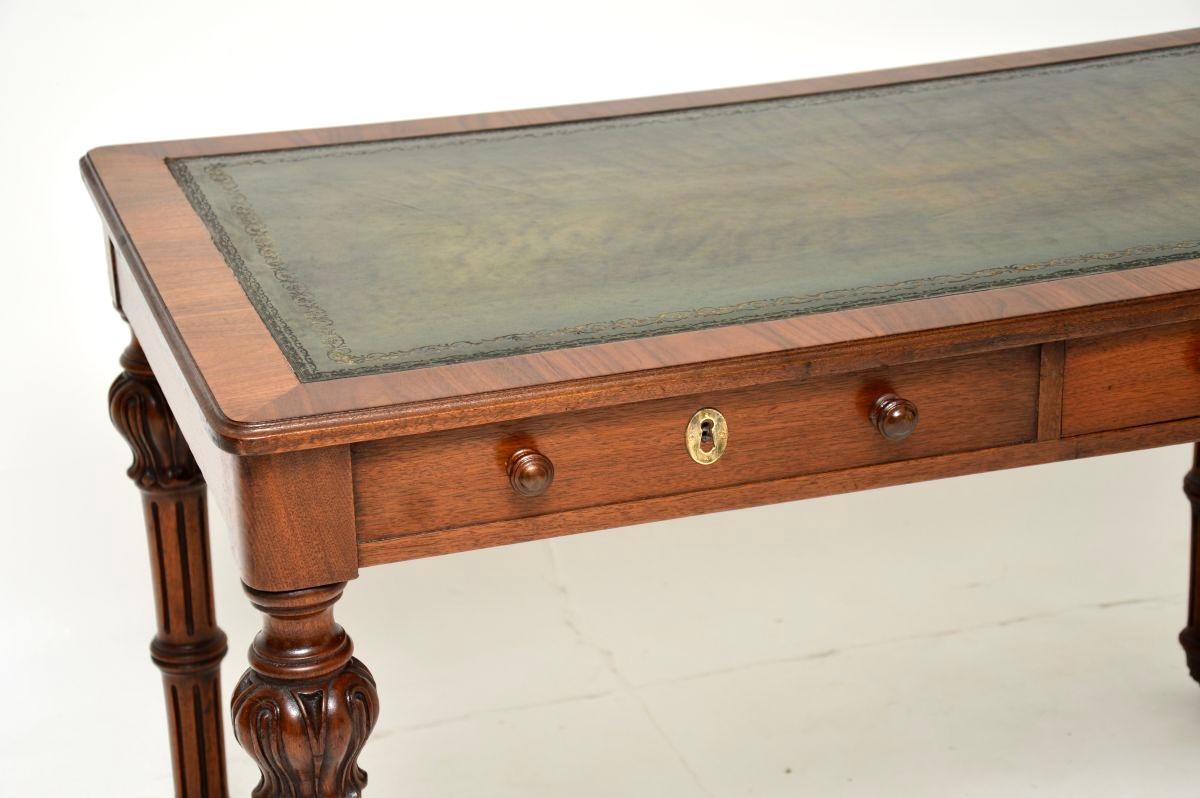 Antike William IV Nussbaum Partner Schreibtisch / Schreibtisch im Angebot 1