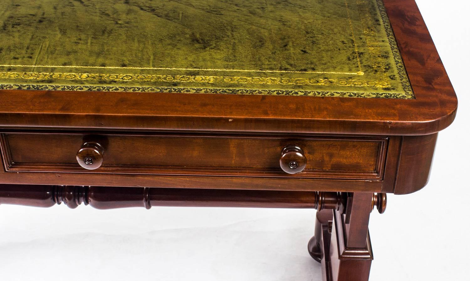 Leather Antique William IV Writing Library Table Johnstone and Jeanes, 19th Century