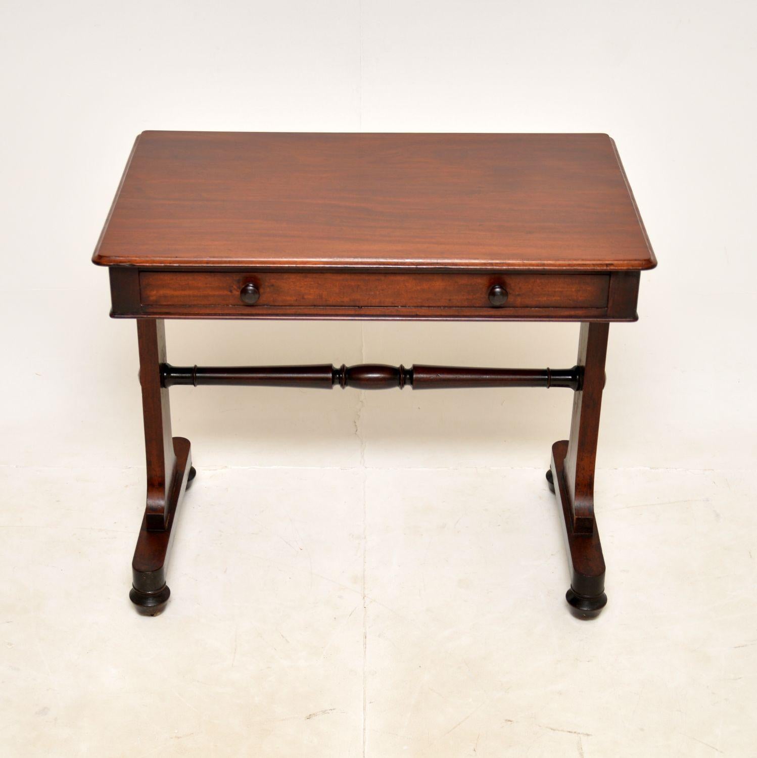 A lovely original antique William IV period writing table or side table. This was made in England, it dates from around the 1830-1840s.

It is of superb quality, the top has beautifully moulded edges, with a long single drawer beneath. The