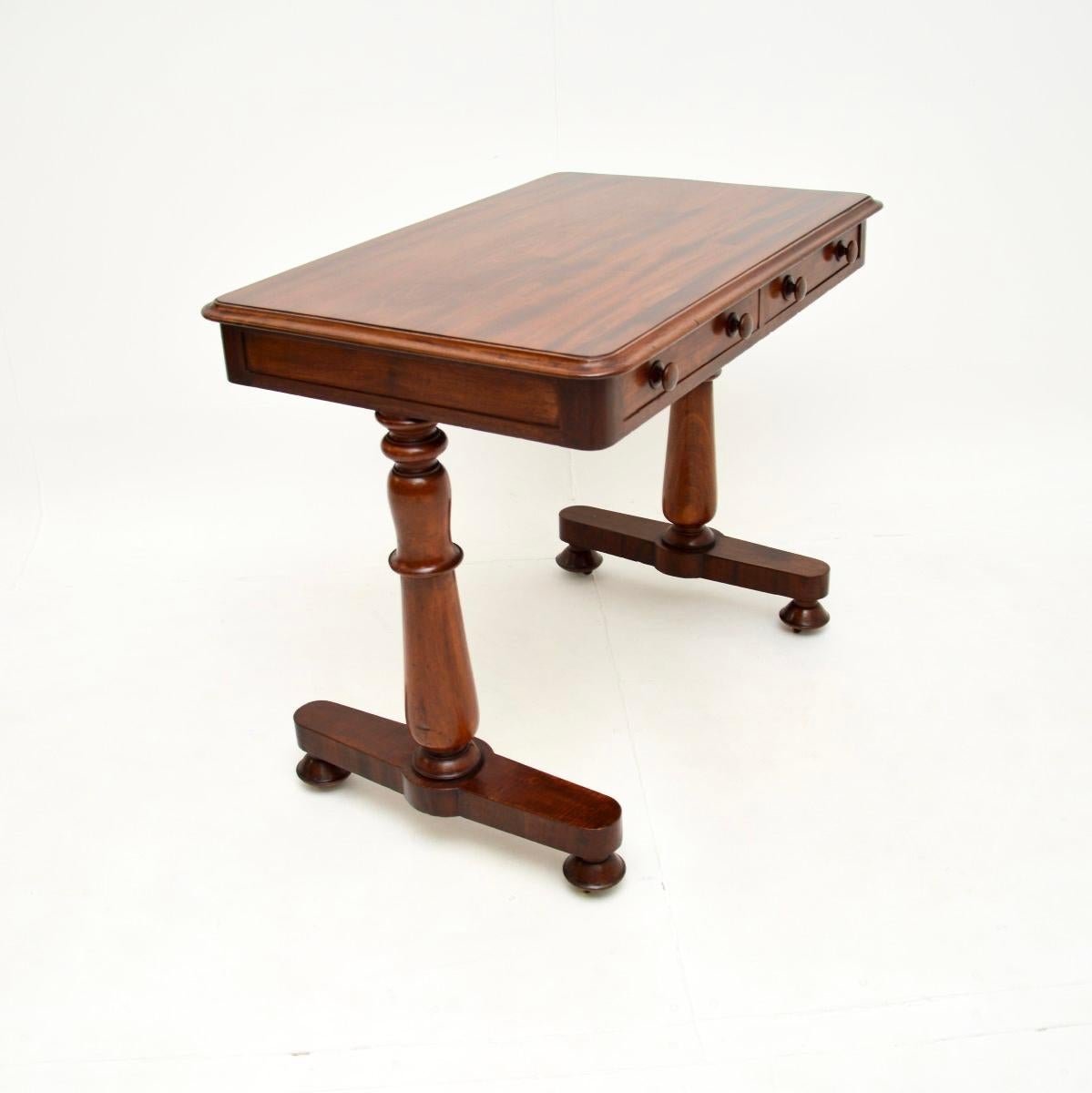 Britannique Ancienne table à écrire / bureau William IV en vente