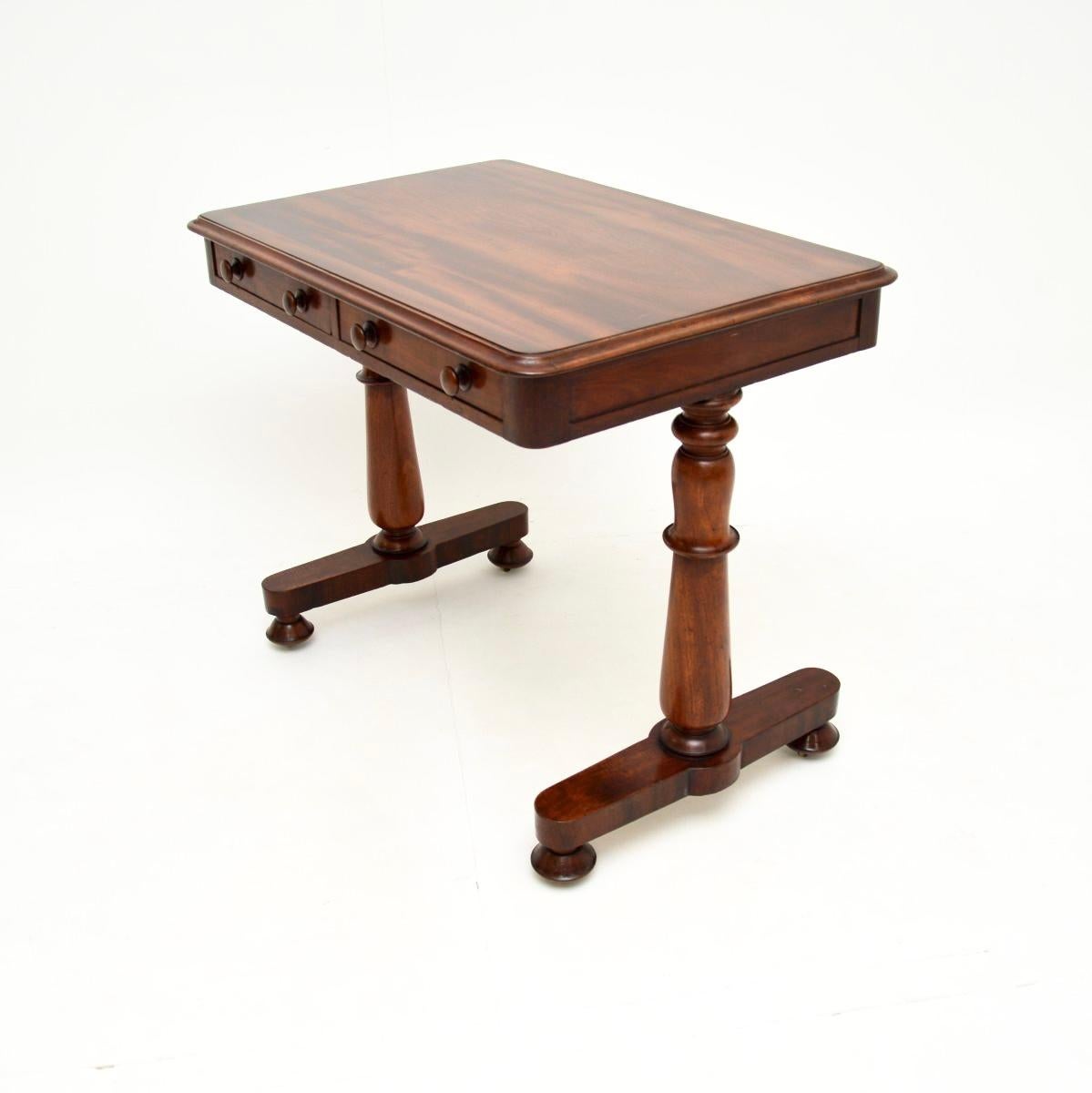 Ancienne table à écrire / bureau William IV Bon état - En vente à London, GB