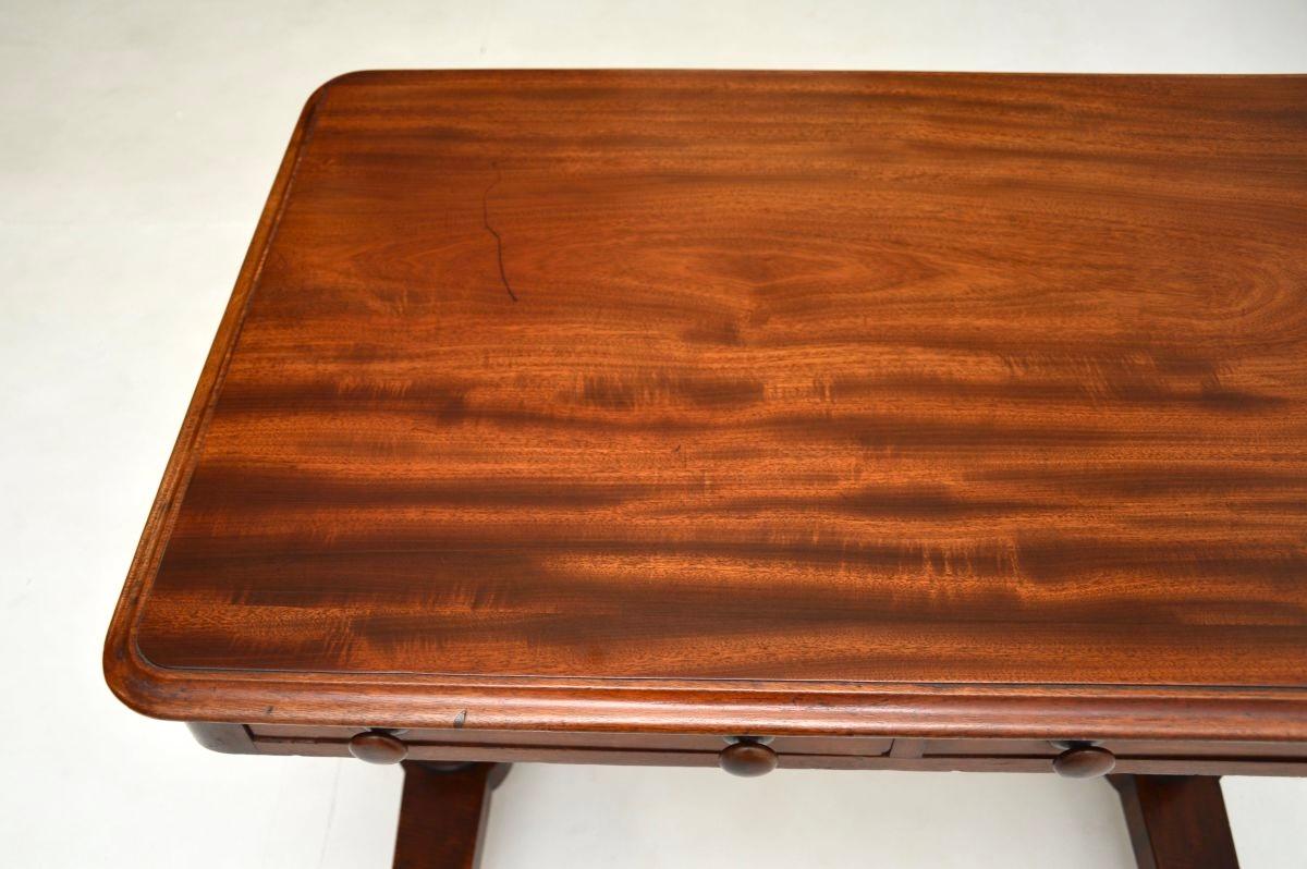 Bois Ancienne table à écrire / bureau William IV en vente
